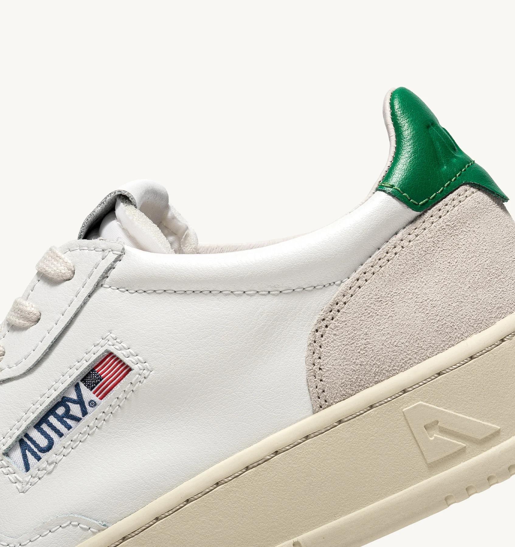 SNEAKERS MEDALIST LOW IN PELLE BIANCA E AMAZON E SUEDE BEIGE AULM LS23 AUTRY ACTION SHOES