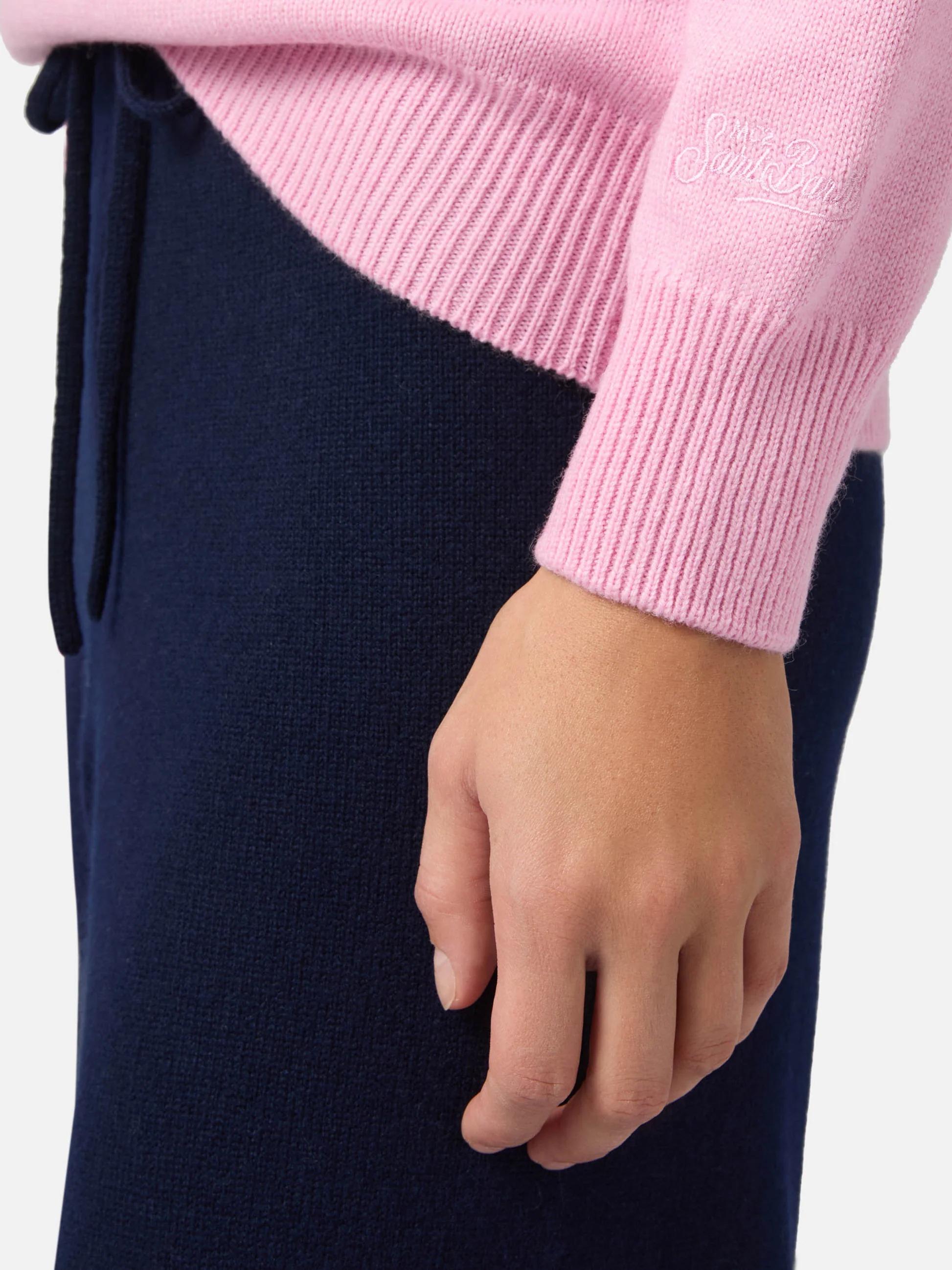 Maglione New Queen in misto cashmere rosa con ricamo Non vivo senza te(lefono)<BR/> QUE0010 02124I MC2 SAINT BARTH