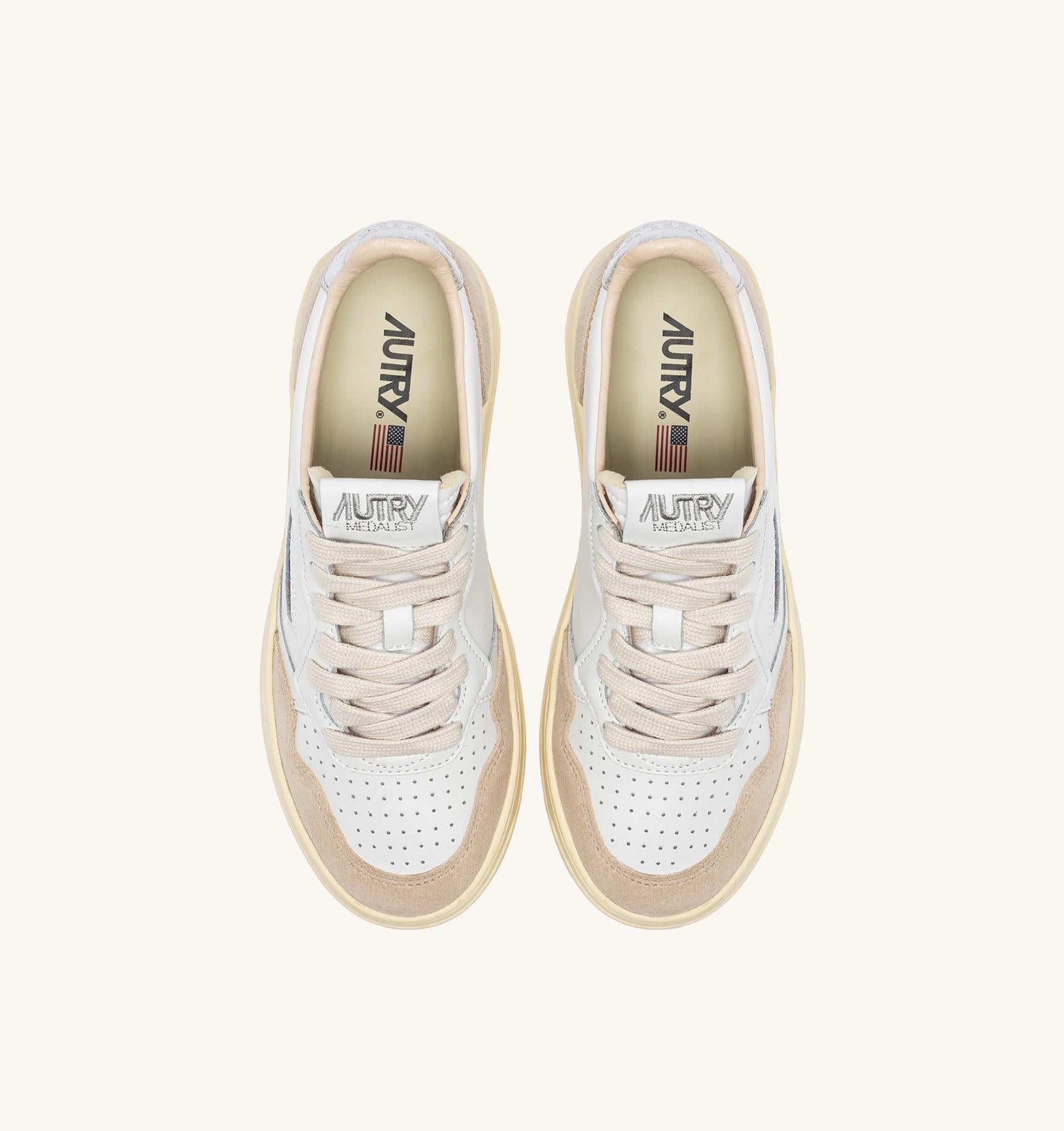 SNEAKERS MEDALIST LOW IN PELLE E SUEDE BIANCA E ARGENTO AULW LS74 AUTRY ACTION SHOES