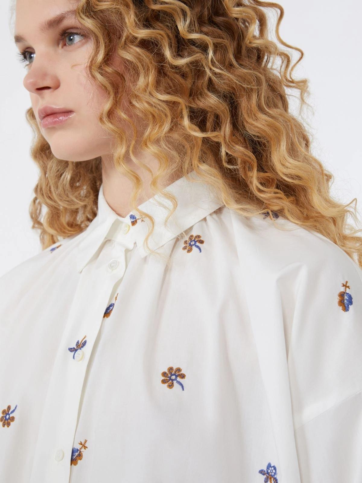 Camicia in popeline con ricami - BIANCO<BR/> WKDBUTTERFLY 001 WEEKEND