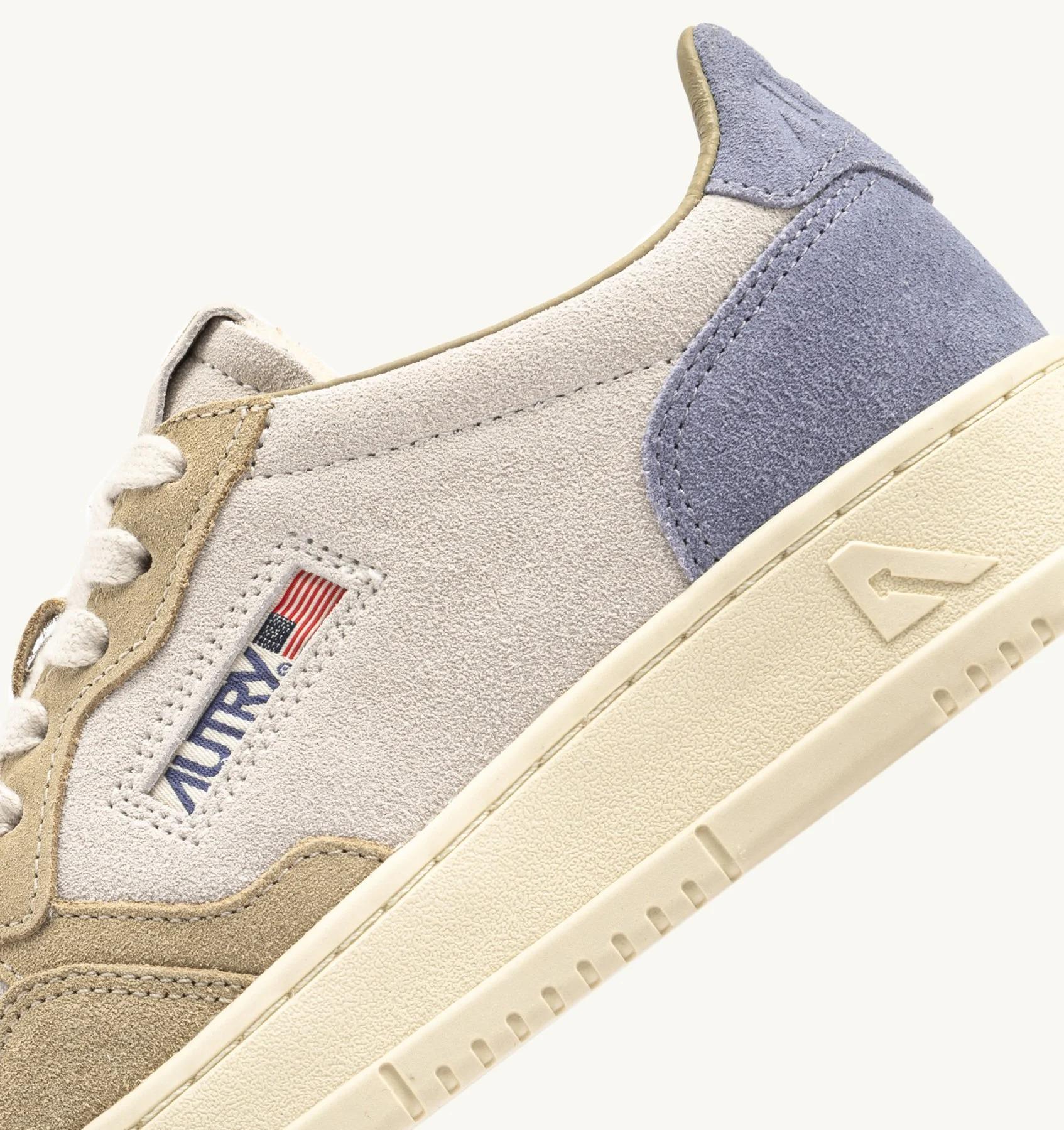 SNEAKERS MEDALIST LOW TRICOLOR IN SUEDE CELESTE CLAUDIA E SPONGE<BR/> AULW TS18 AUTRY ACTION SHOES