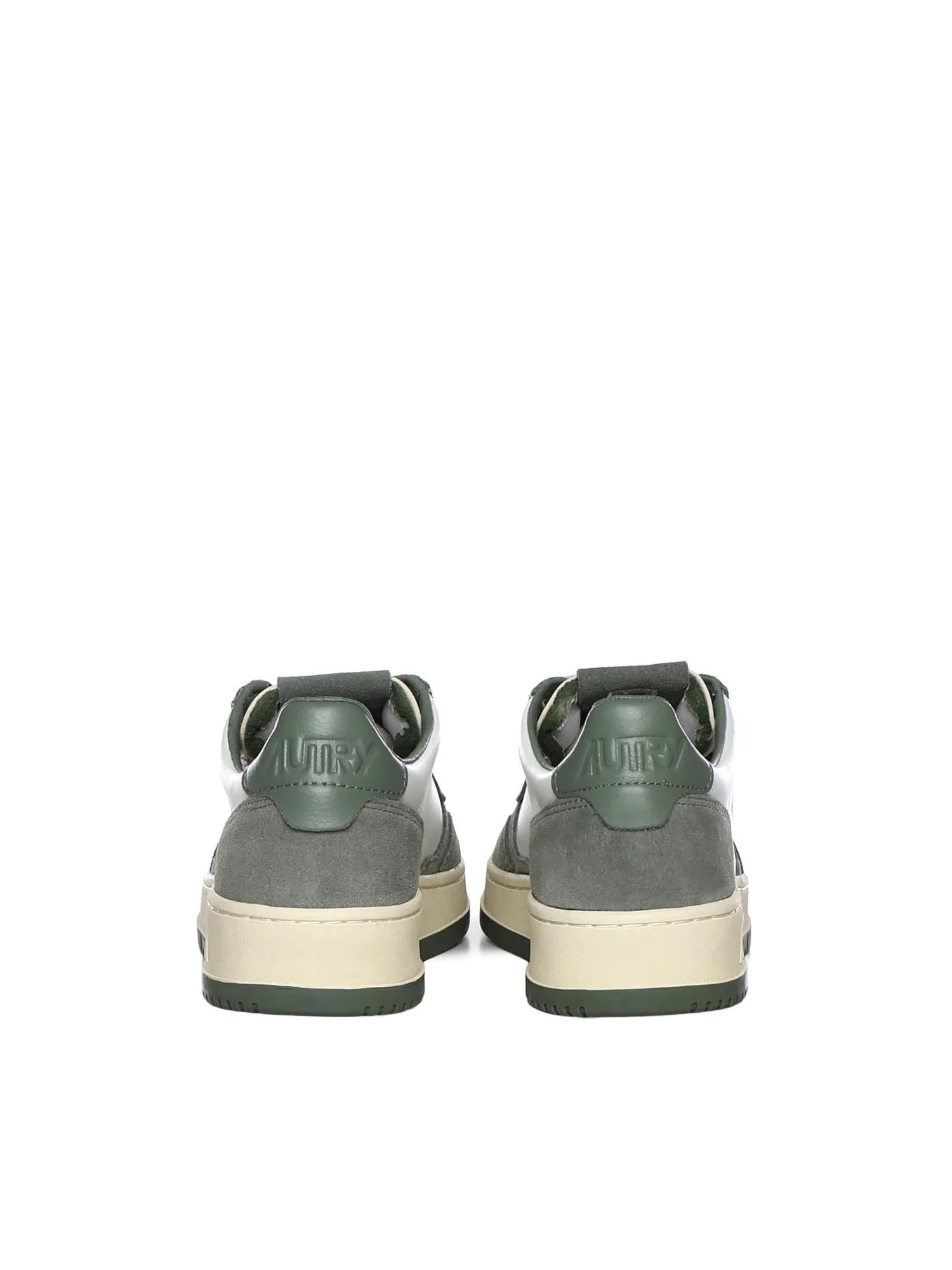 Sneakers Medalist bianche e verdi in pelle scamosciata AULM BW02 AUTRY ACTION SHOES