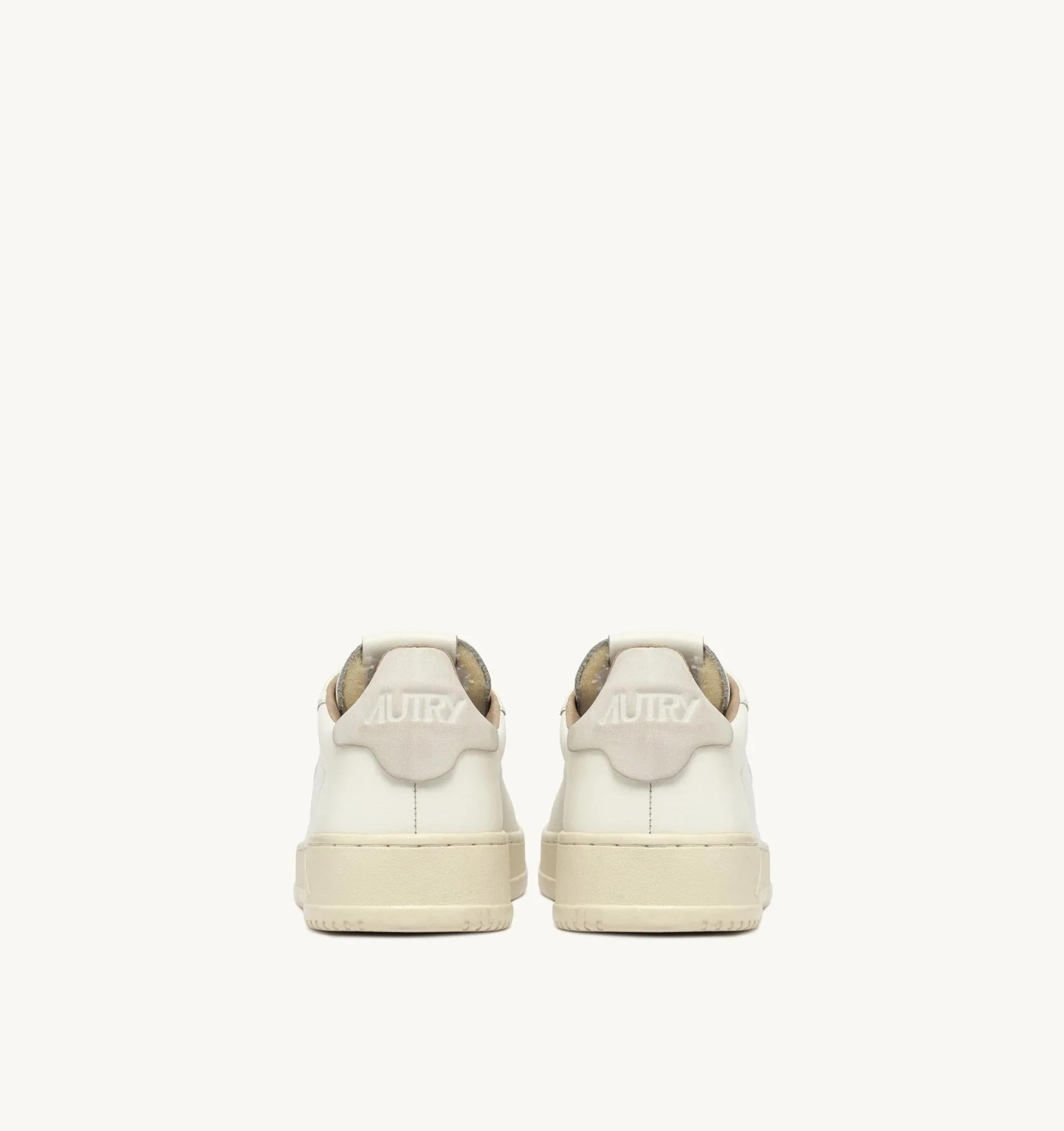 SNEAKERS DALLAS LOW IN PELLE BIANCA ADLM MR01 AUTRY ACTION SHOES