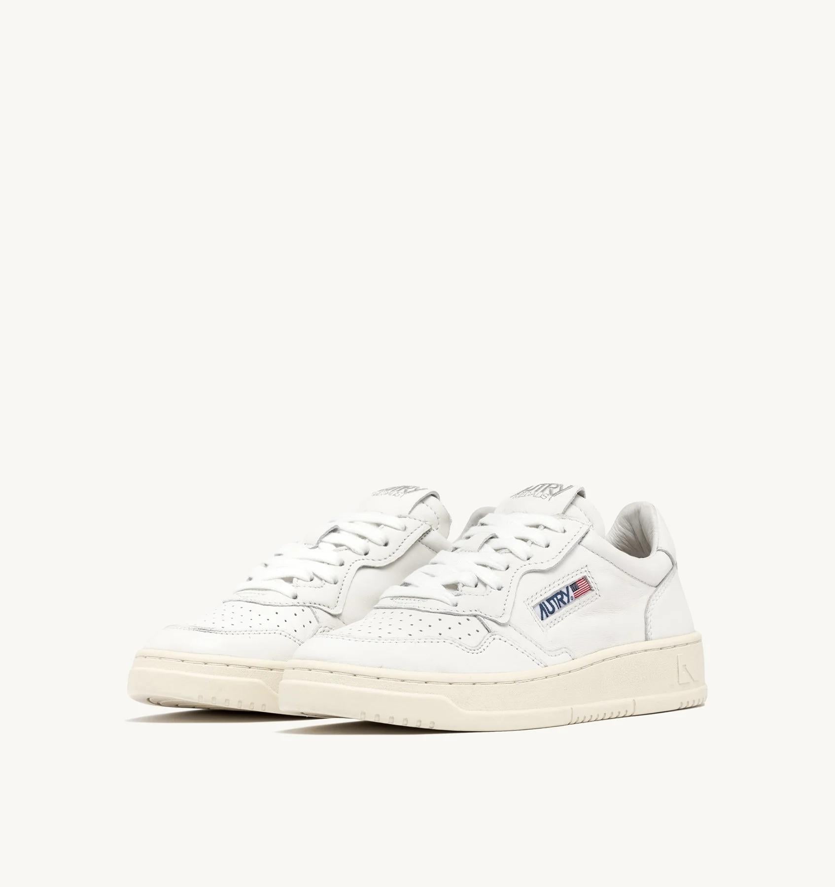 SNEAKERS MEDALIST LOW IN NAPPA BIANCA SUPER SOFT<BR/> AULW GG04 AUTRY ACTION SHOES