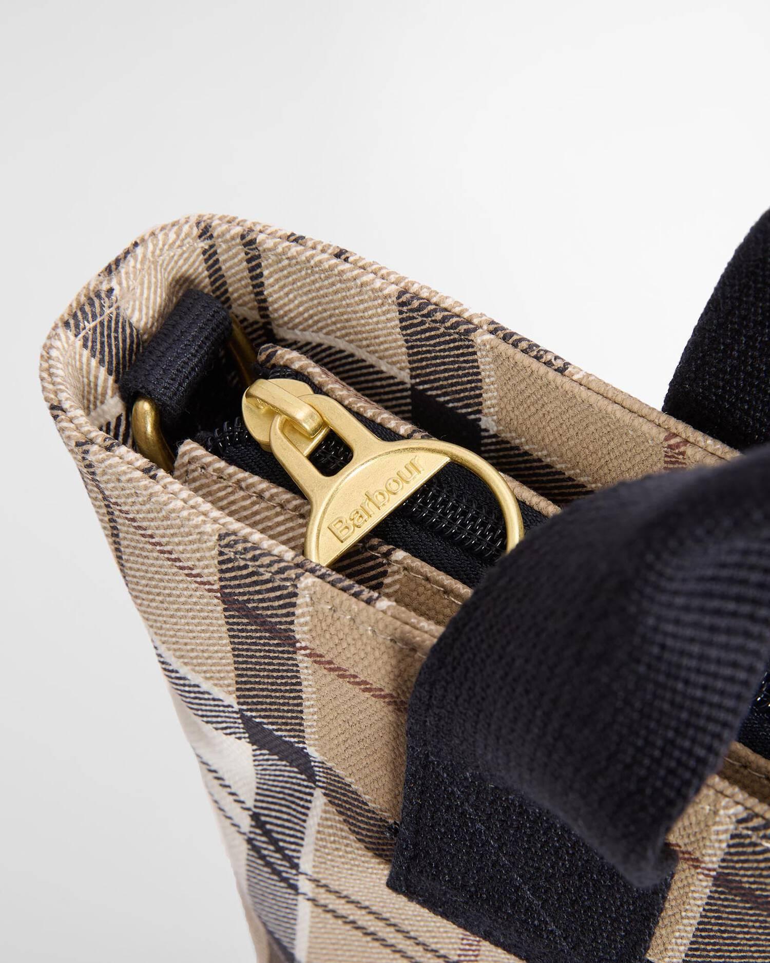 Borsa tote Maisy in tartan<BR/> LBA0468LBA BE71 BARBOUR