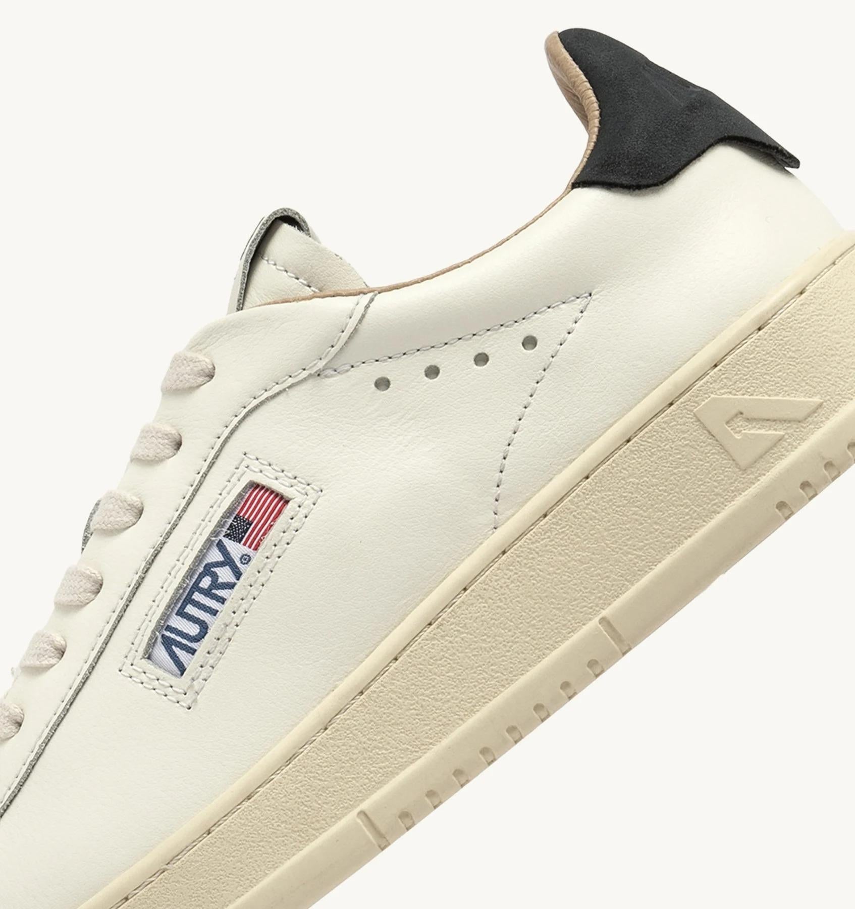 SNEAKERS DALLAS LOW IN PELLE BIANCA E SPACE ADLM MR04 AUTRY ACTION SHOES