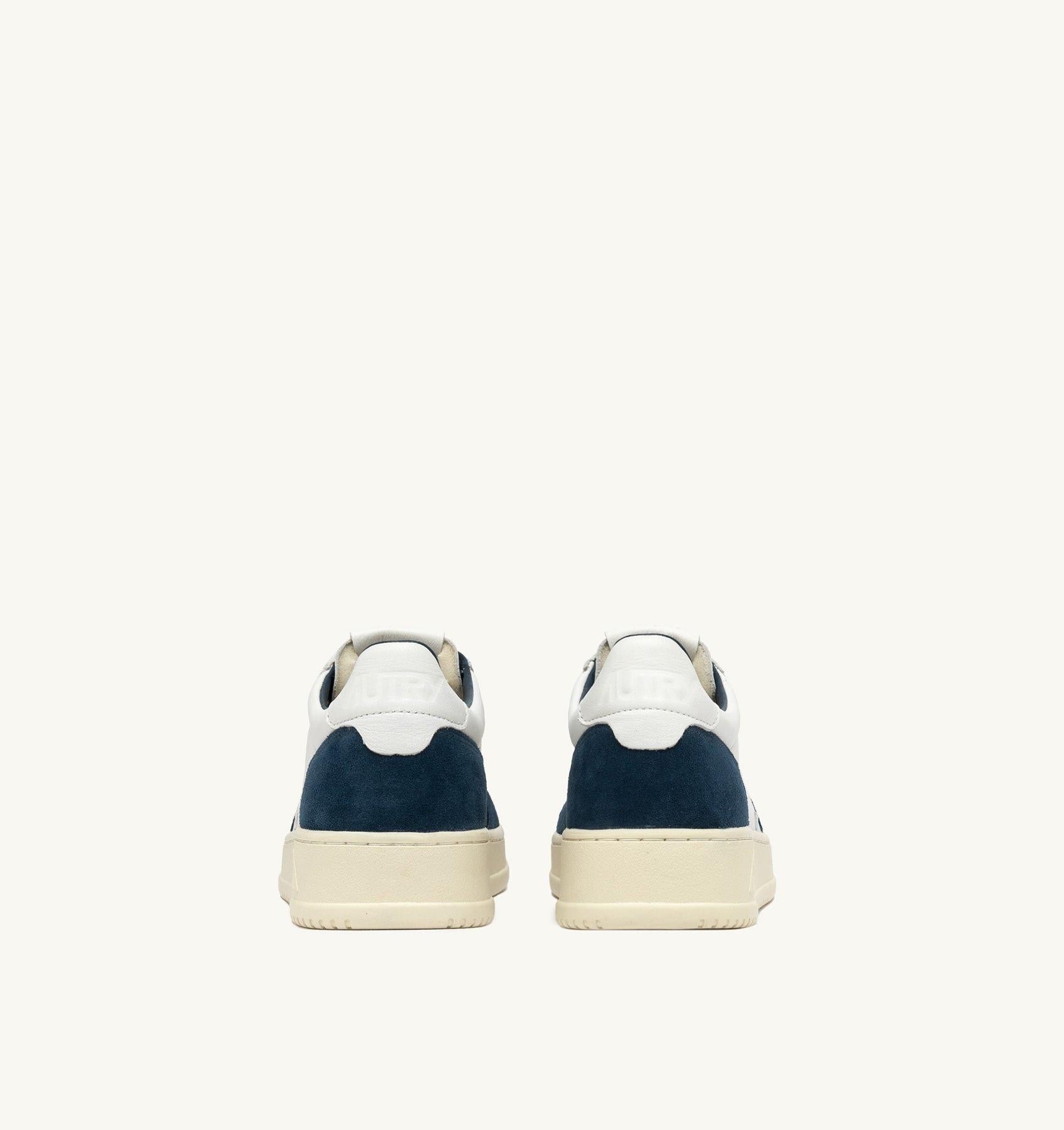 SNEAKERS UOMO MEDALIST LOW IN PELLE E SUEDE COLORE BIANCO E CAPRI