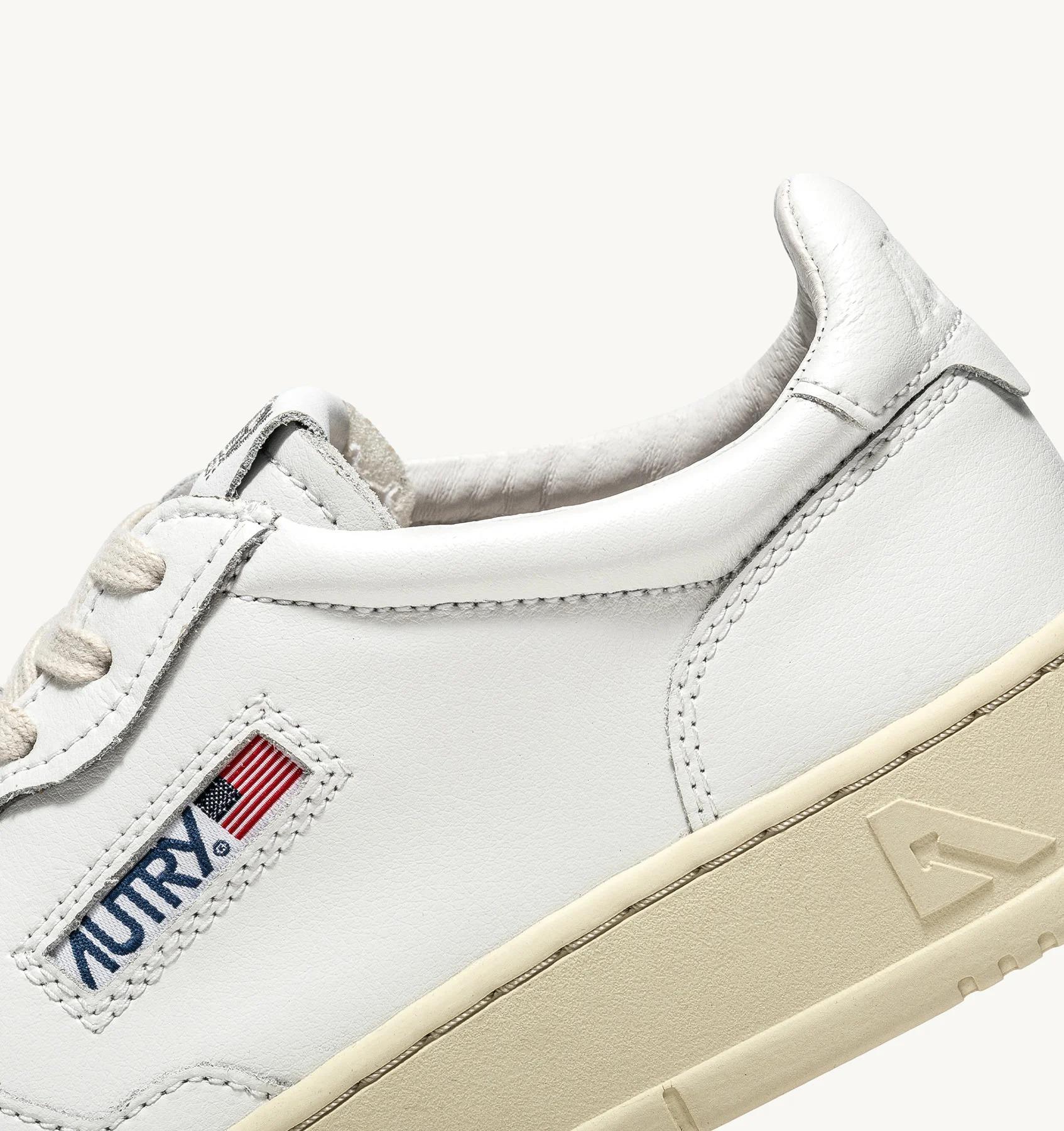 SNEAKERS MEDALIST LOW IN PELLE BIANCA AULM LL15 AUTRY ACTION SHOES