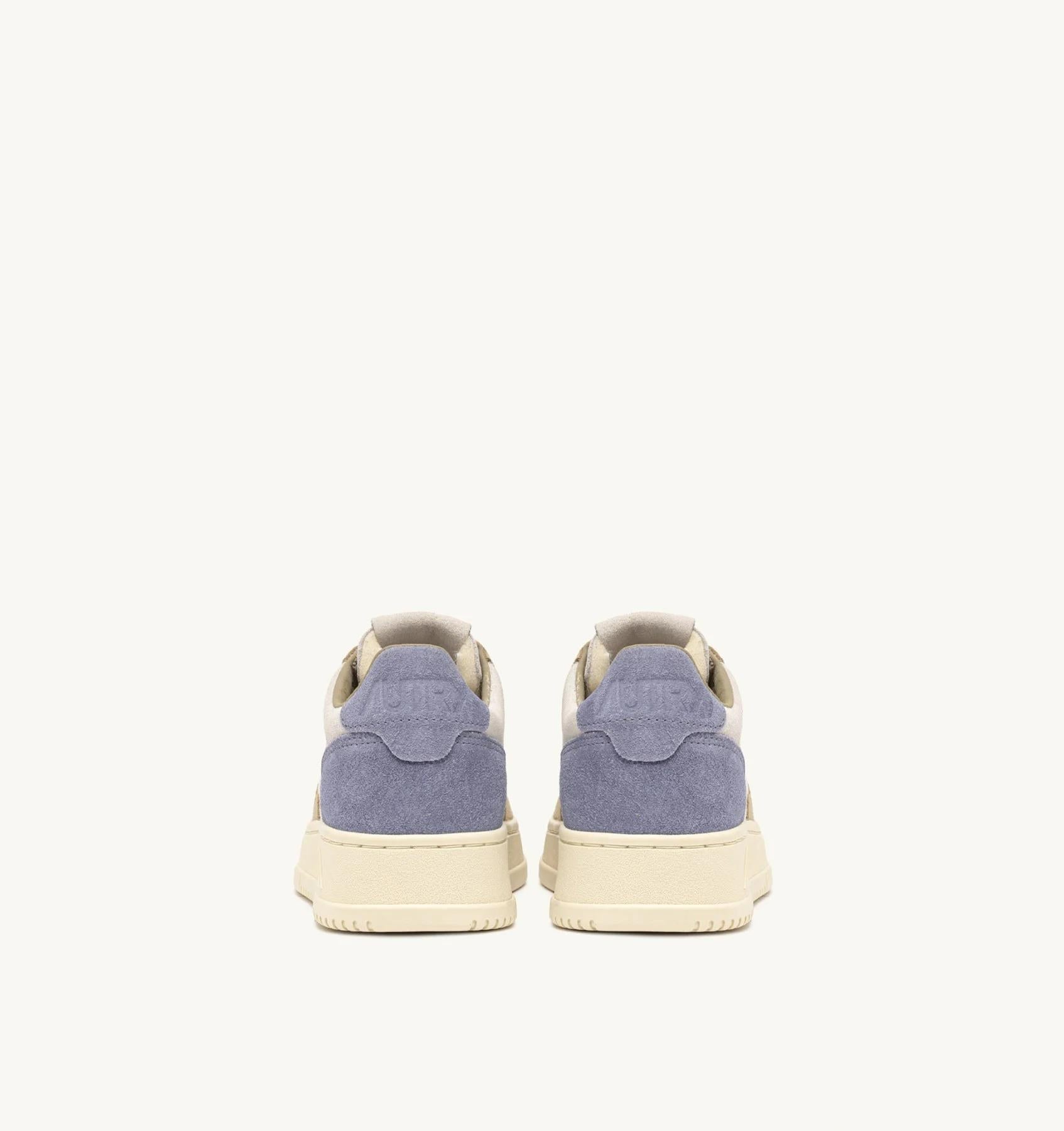 SNEAKERS MEDALIST LOW TRICOLOR IN SUEDE CELESTE CLAUDIA E SPONGE<BR/> AULW TS18 AUTRY ACTION SHOES