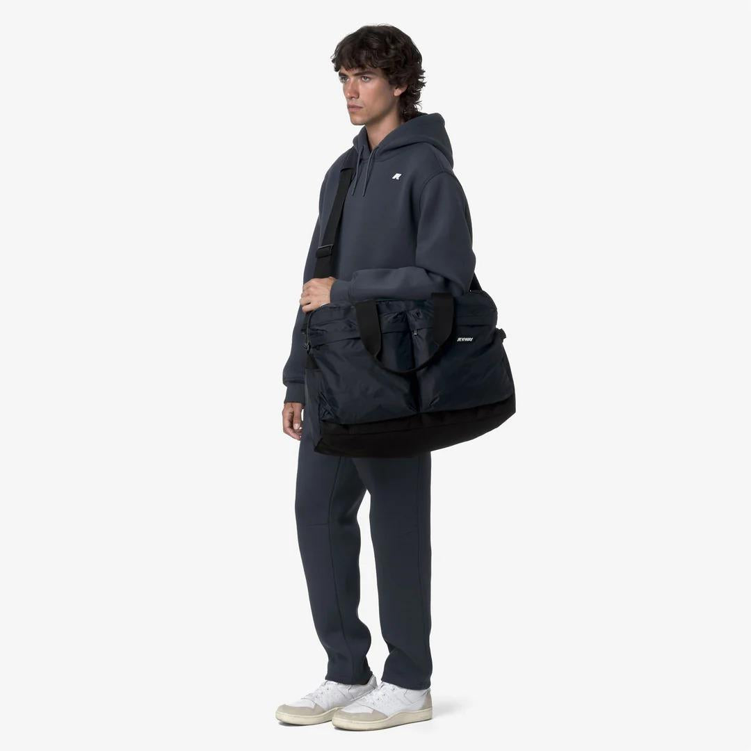 ARDELU<BR/>BLUE DEPTH<BR/>Borsone unisex blu con tasche portaoggetti e tracolla regolabile K81511W K89 K-WAY