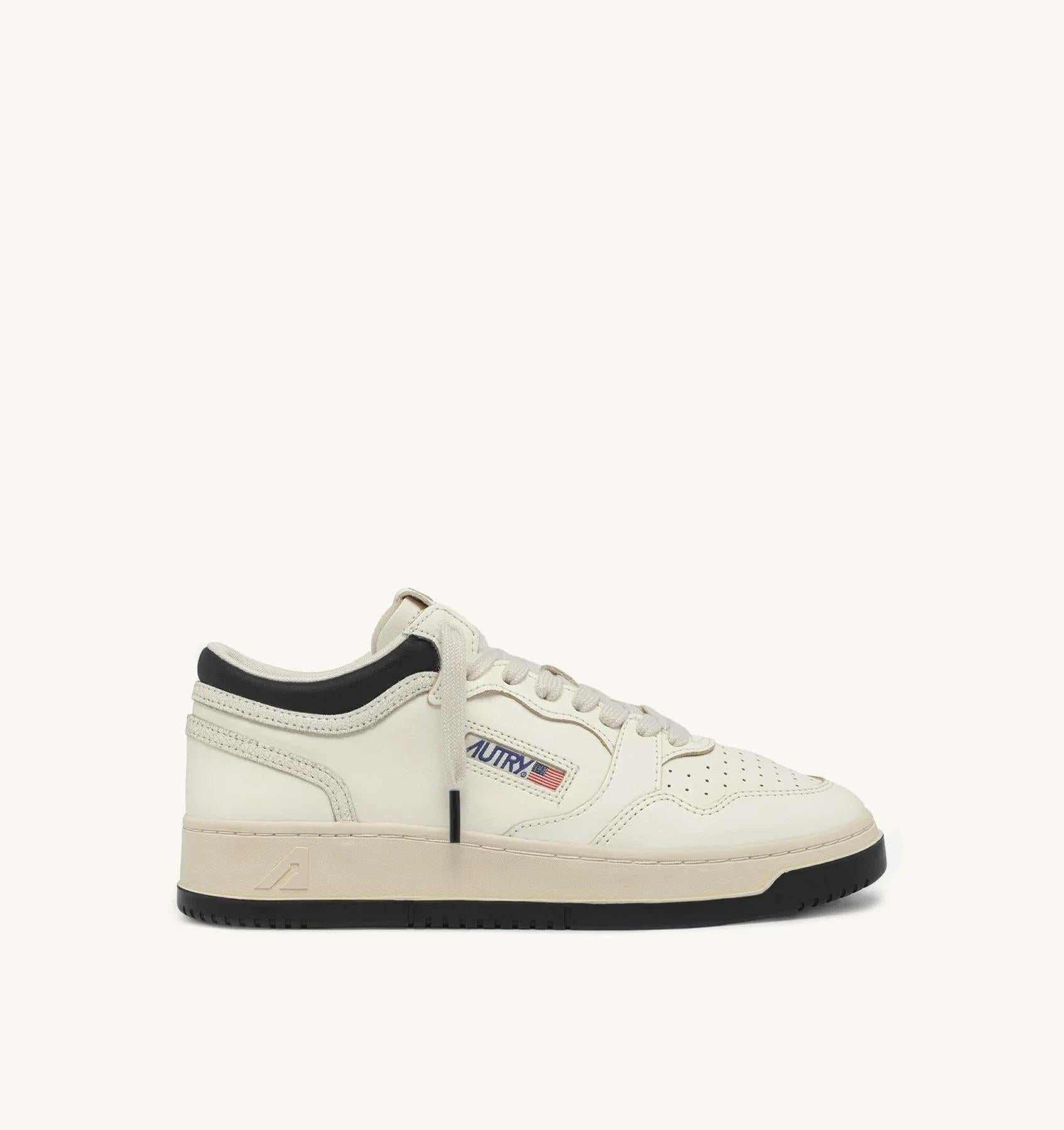 SNEAKERS MED-WAY IN PELLE COLORE MARSHMALLOW E NERO MYMM EK07 AUTRY ACTION SHOES