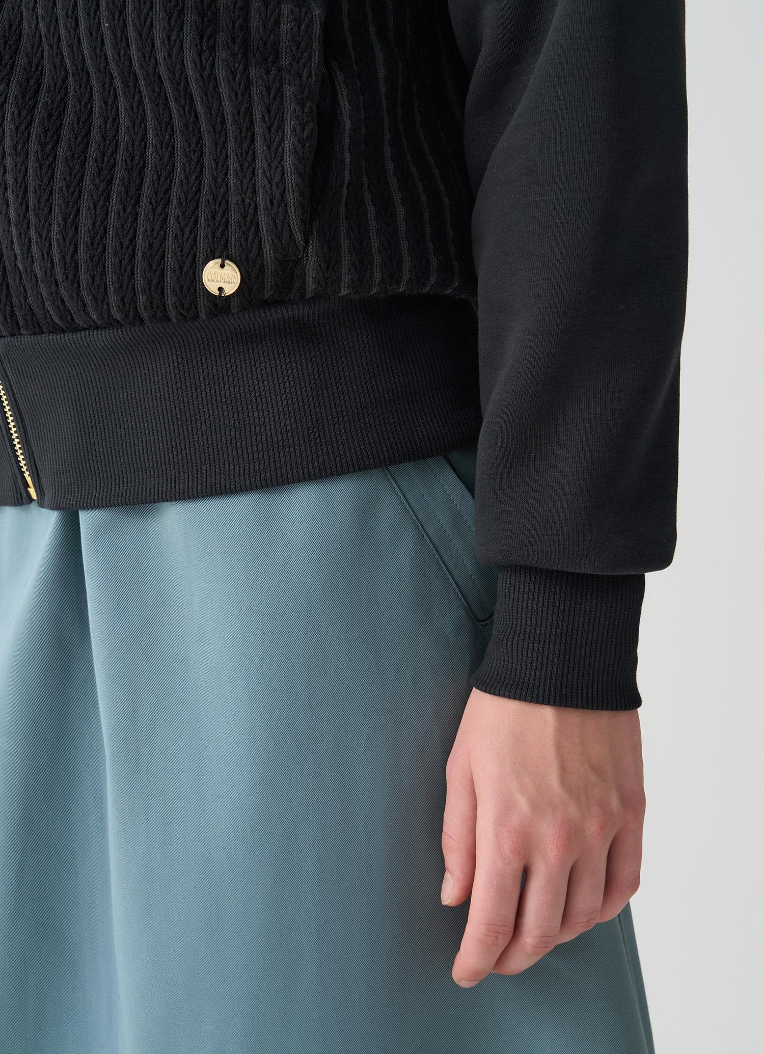 Felpa a trecce con cappuccio<BR/> 9267R 99 COLMAR