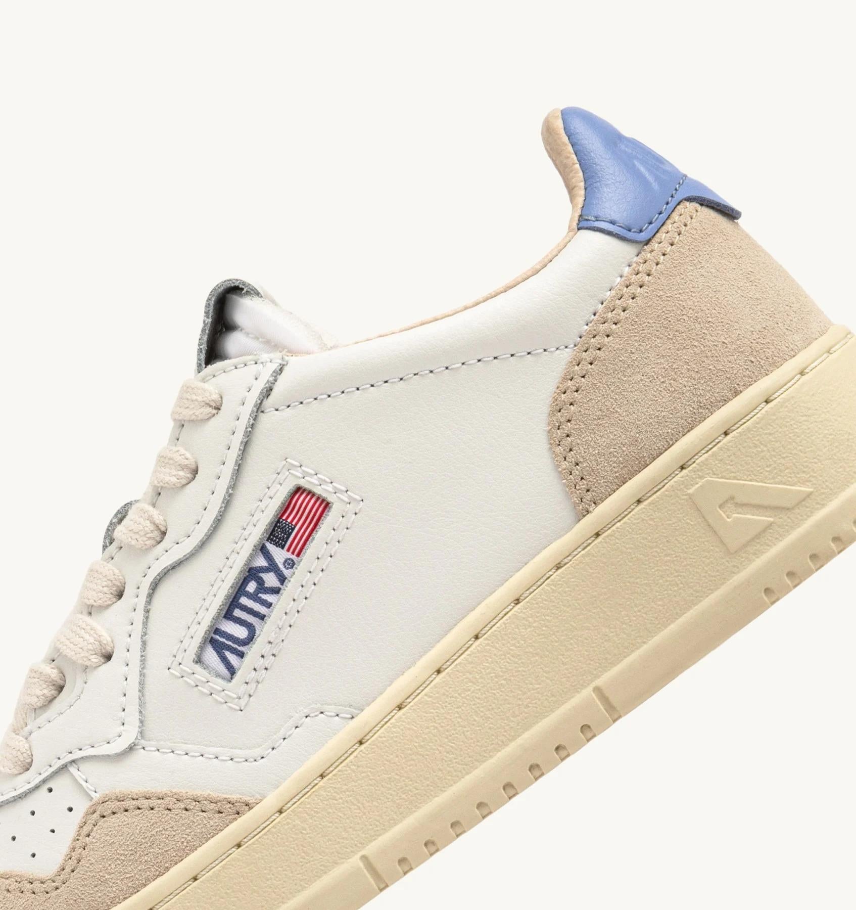 SNEAKERS MEDALIST LOW IN SUEDE E PELLE BIANCA E DELLA ROBBIA BLUE AULW LS04 AUTRY ACTION SHOES