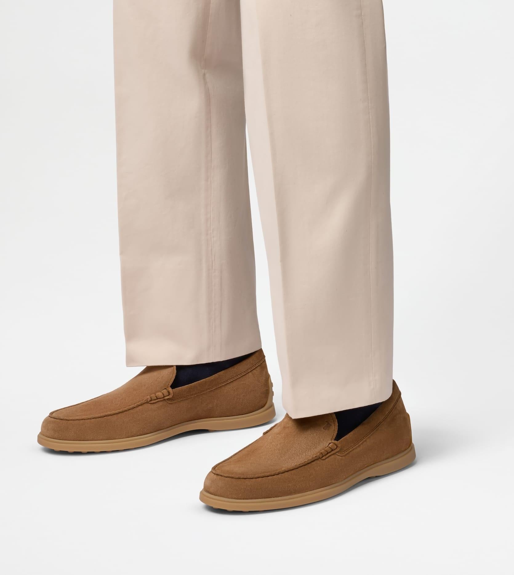 Mocassino Pantofola in Pelle Scamosciata<BR/> XXM78L0AJ30RE0 S818 TOD'S