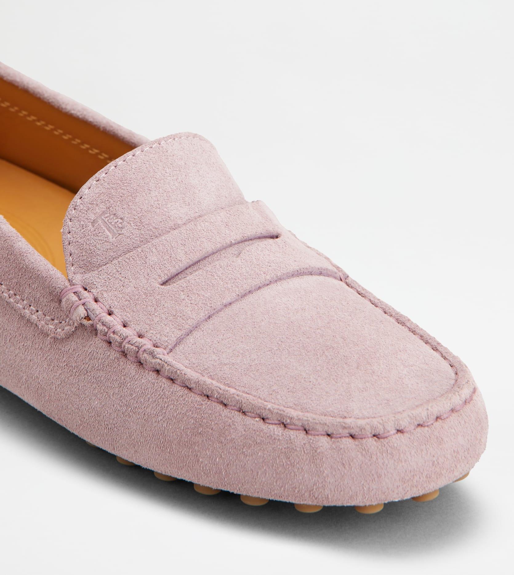 Mocassino Gommino in Pelle Scamosciata<BR/> XXW22L00010RE0 L032 TOD'S