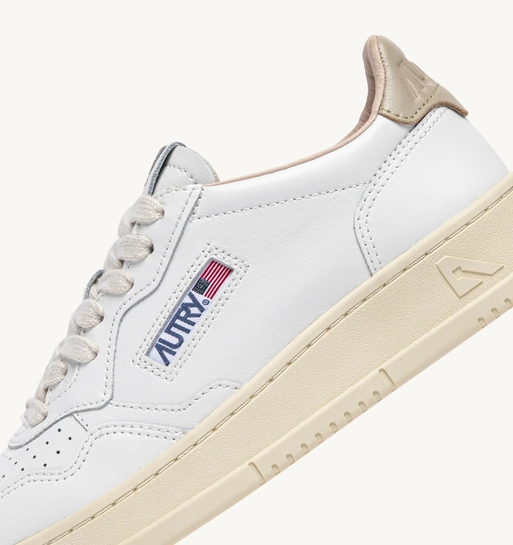 SNEAKERS MEDALIST LOW IN PELLE BIANCA E TIDAL FOAM<BR/> AULW LL87 AUTRY ACTION SHOES