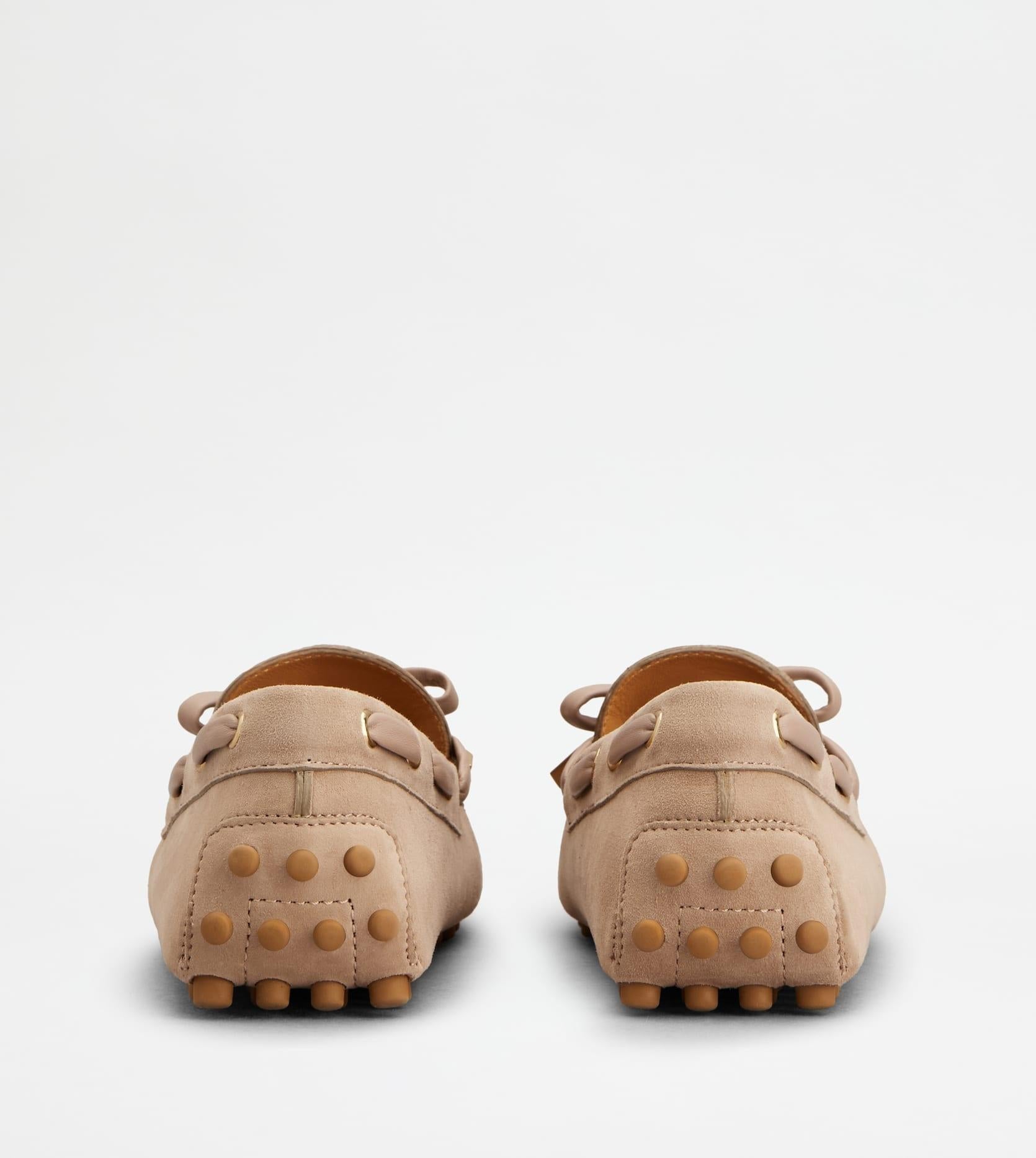 Mocassino Gommino in Pelle Scamosciata<BR/> XXW22L0KB00HR0 M027 TOD'S