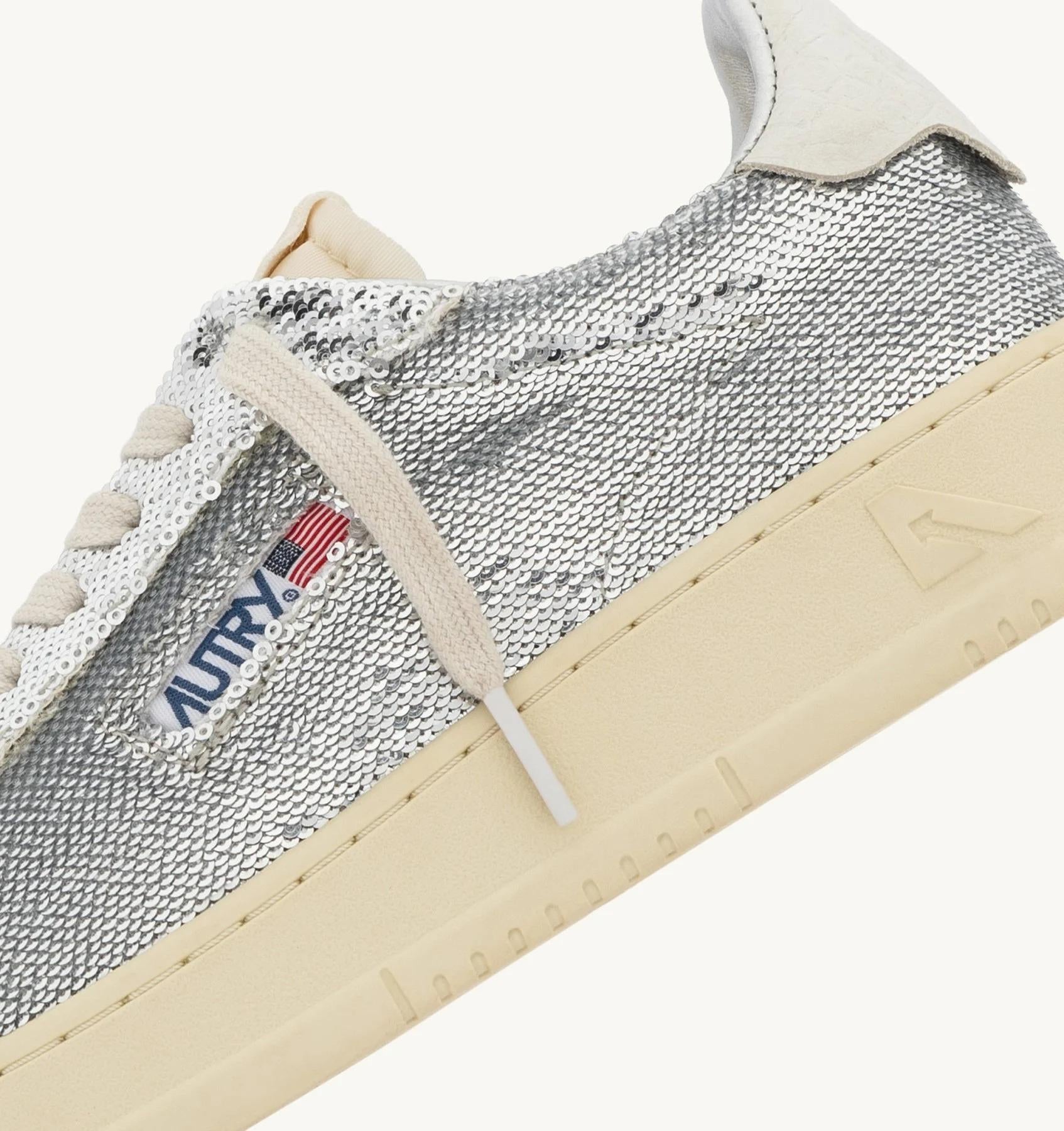 SNEAKERS DALLAS LOW 'SPARKLING' IN PAILLETTES ARGENTO E BIANCO<BR/> ADLW TI05 AUTRY ACTION SHOES