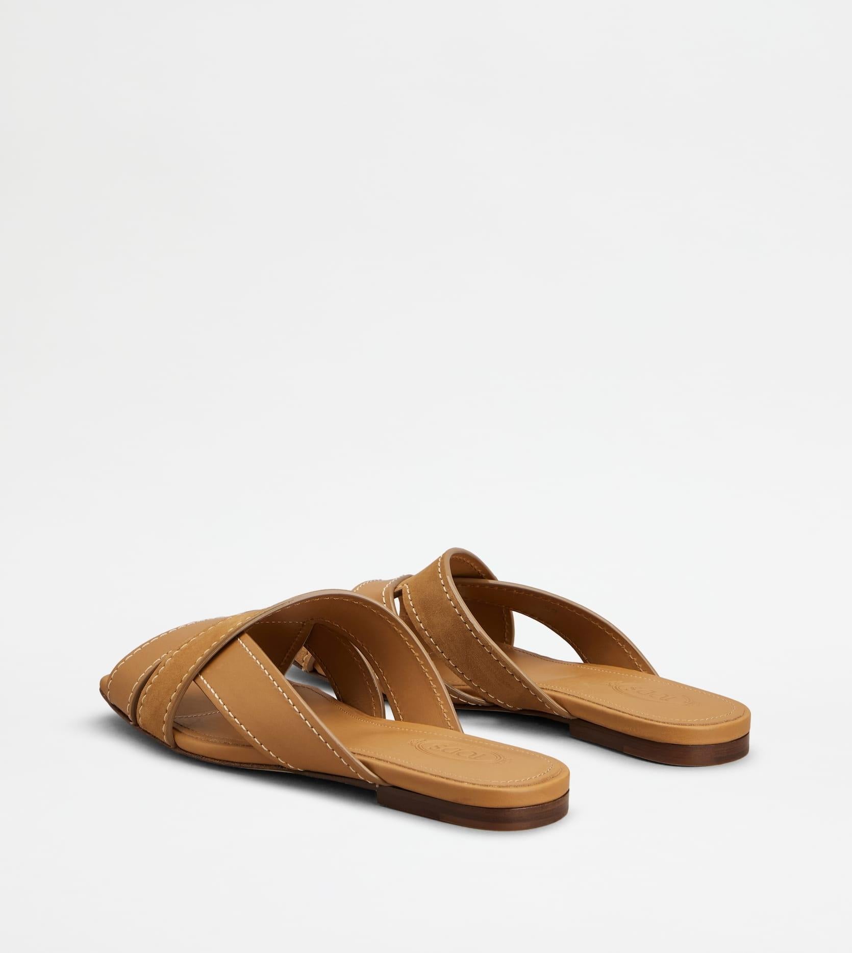 Sandalo in Pelle Liscia e Scamosciata<BR/> XXW99L0JY50V1S ZZZR TOD'S