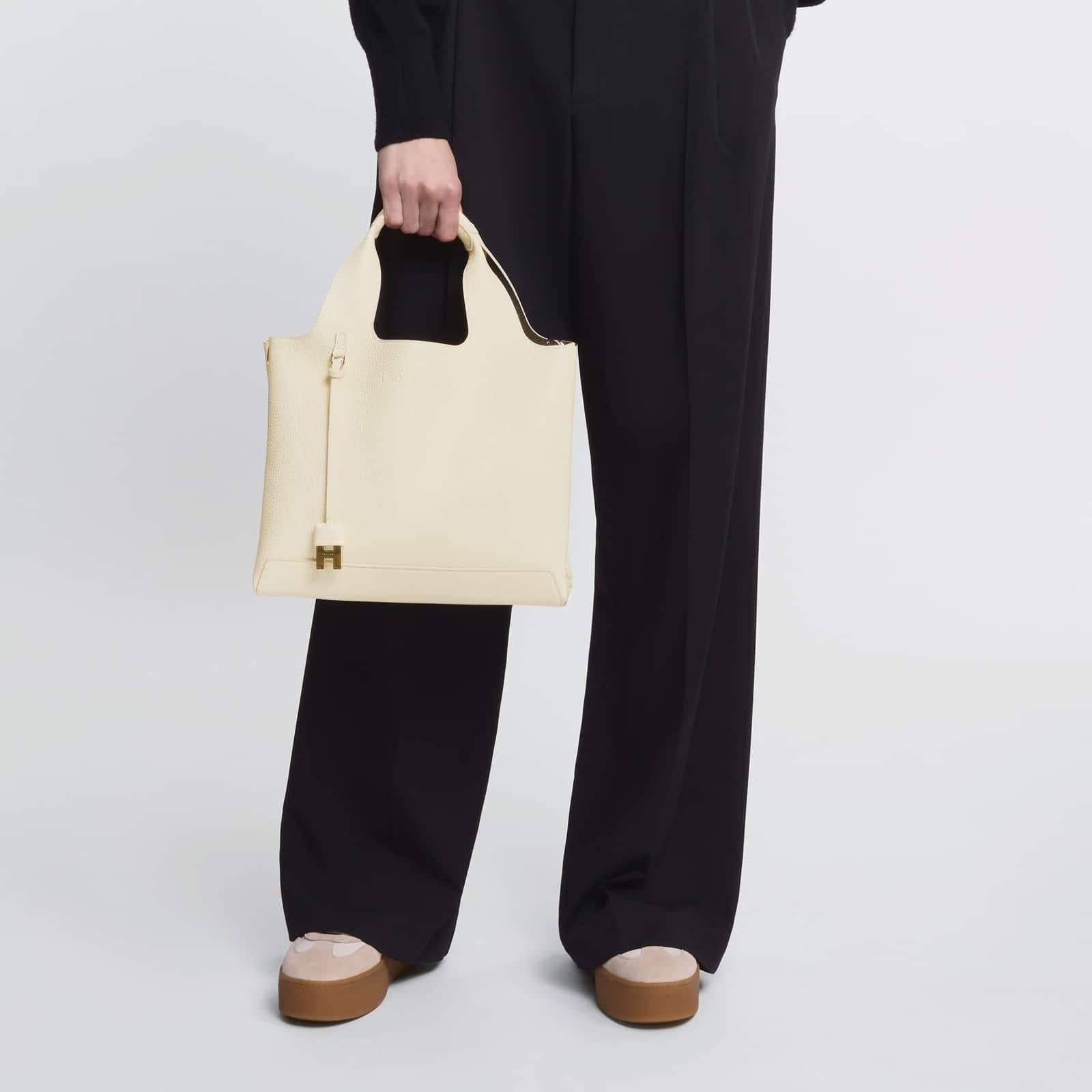 Shopping Bag<BR/>Avorio KBW01RA0200TH1 B013 HOGAN