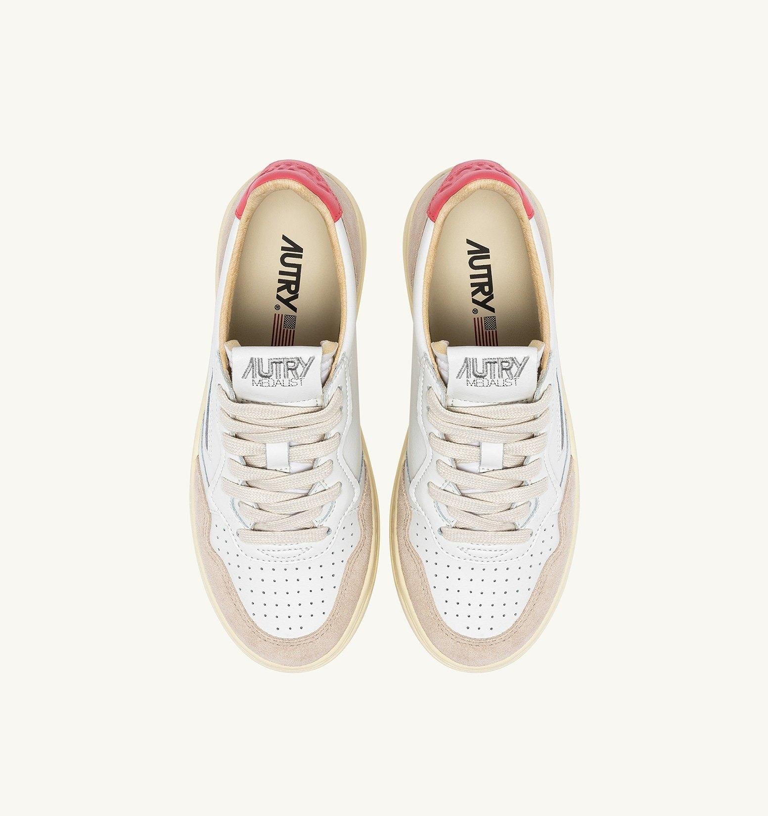 SNEAKERS MEDALIST LOW IN PELLE E SUEDE COLORE BIANCO E TEAROSE<BR/> AULW LS78 AUTRY ACTION SHOES