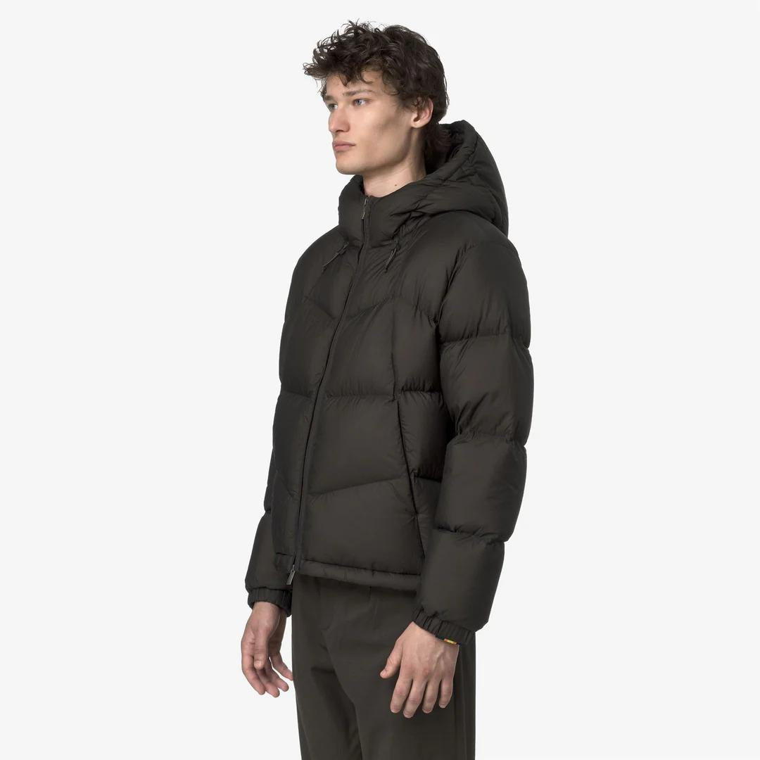 QUILL THERMO LIGHT RIPSTOP<BR/>BLACK OLIVE COMBO<BR/>Piumino corto da uomo in oliva nero con isolamento in piuma K7136GW B38 K-WAY