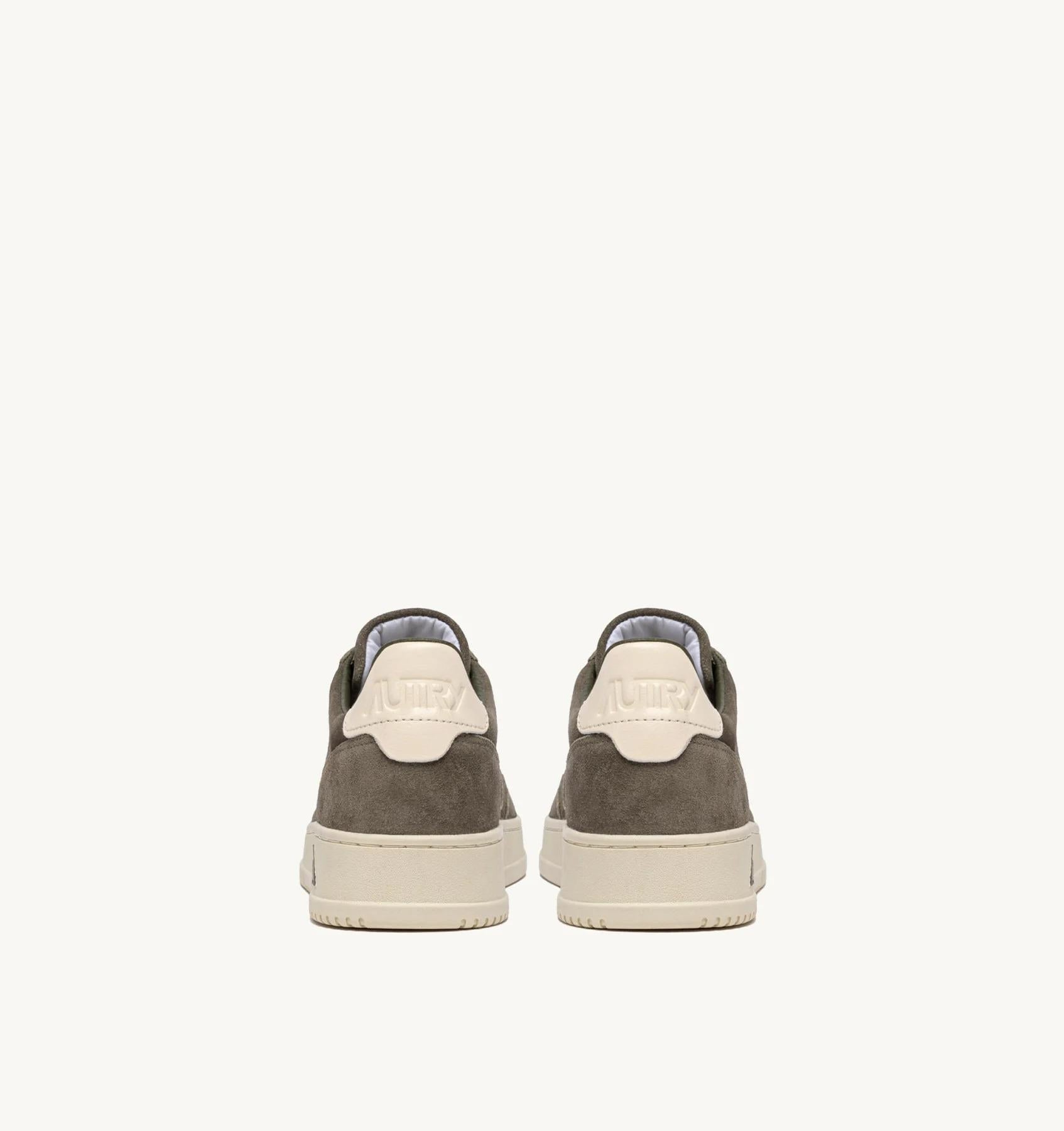 SNEAKERS MEDALIST LOW IN SUEDE VISCHIO E OFF WHITE<BR/> AULM UH04 AUTRY ACTION SHOES