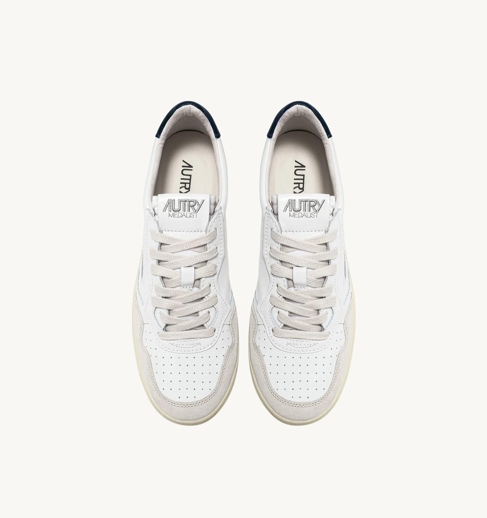 SNEAKERS MEDALIST LOW IN PELLE BIANCA E BLU E SUEDE BEIGE AULM LS28 AUTRY ACTION SHOES