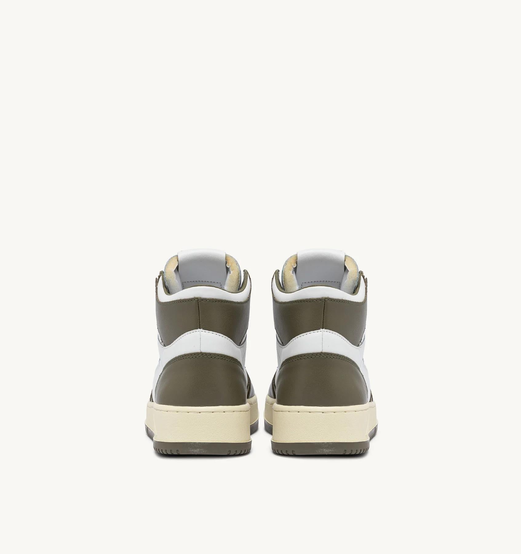 SNEAKERS MEDALIST MID BICOLOR IN PELLE COLORE BIANCO E COVERT GREEN<BR/> AULM WB54 AUTRY ACTION SHOES