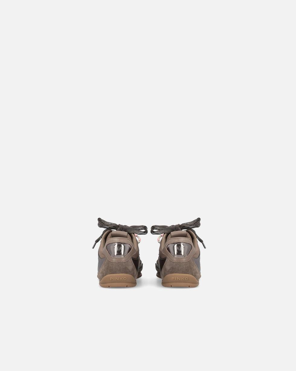 Sneakers con lacci doppi e applicazioni<BR/> SS0185P076 L72 PINKO