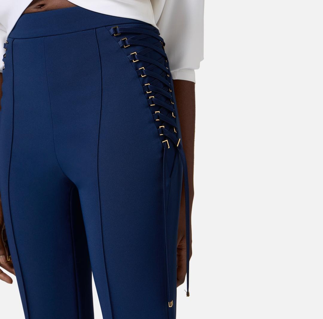 Pantaloni donna a zampa in crêpe con lacci criss-cross