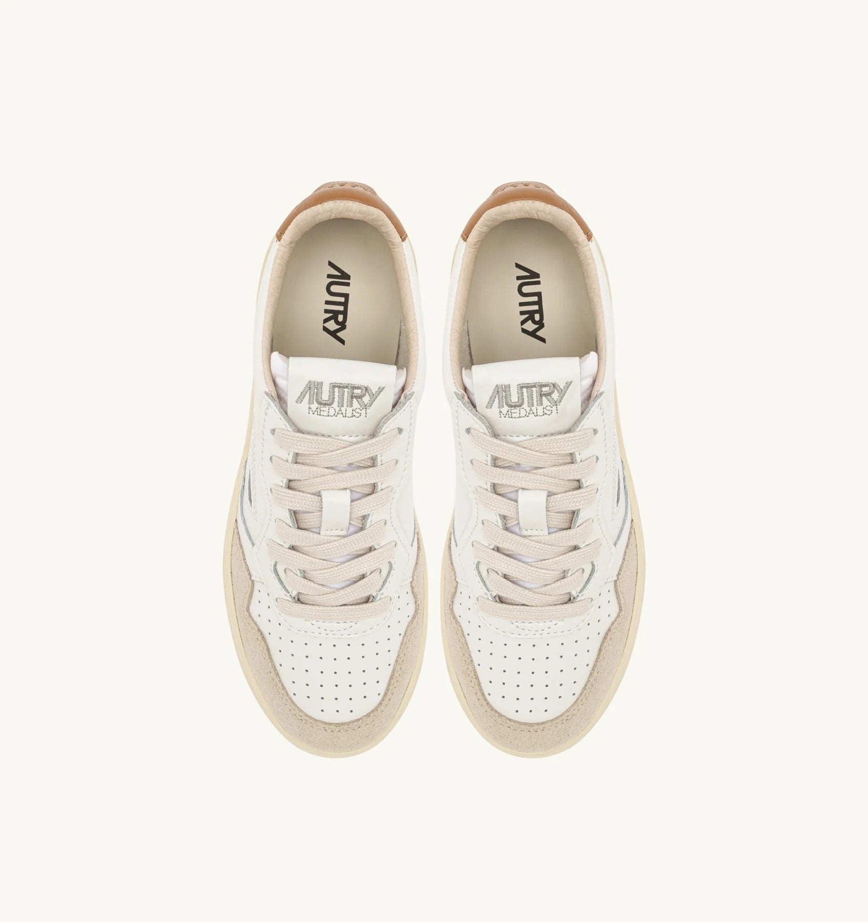 SNEAKERS MEDALIST LOW IN SUEDE E PELLE BIANCA E BROWN SUGAR<BR/> AULM LS02 AUTRY ACTION SHOES 