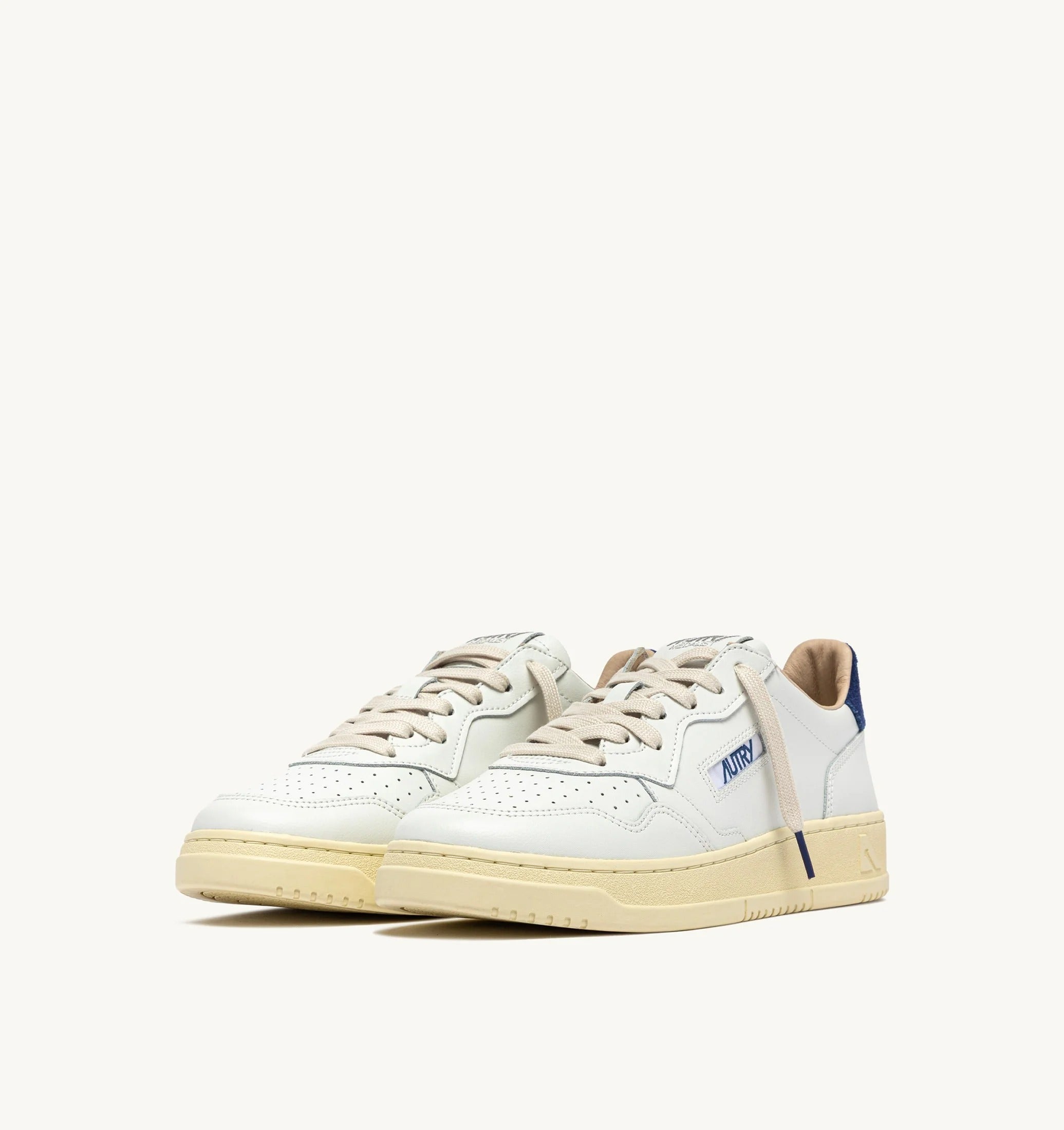 AUTRY SNEAKERS<BR/>SNEAKERS MEDALIST LOW IN PELLE BIANCA E SUEDE BLUE DEPTHS AULM BJ03 AUTRY ACTION SHOES 