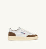 AUTRY SNEAKERSSNEAKERS MEDALIST LOW IN PELLE BIANCA E SUEDE TABACCO