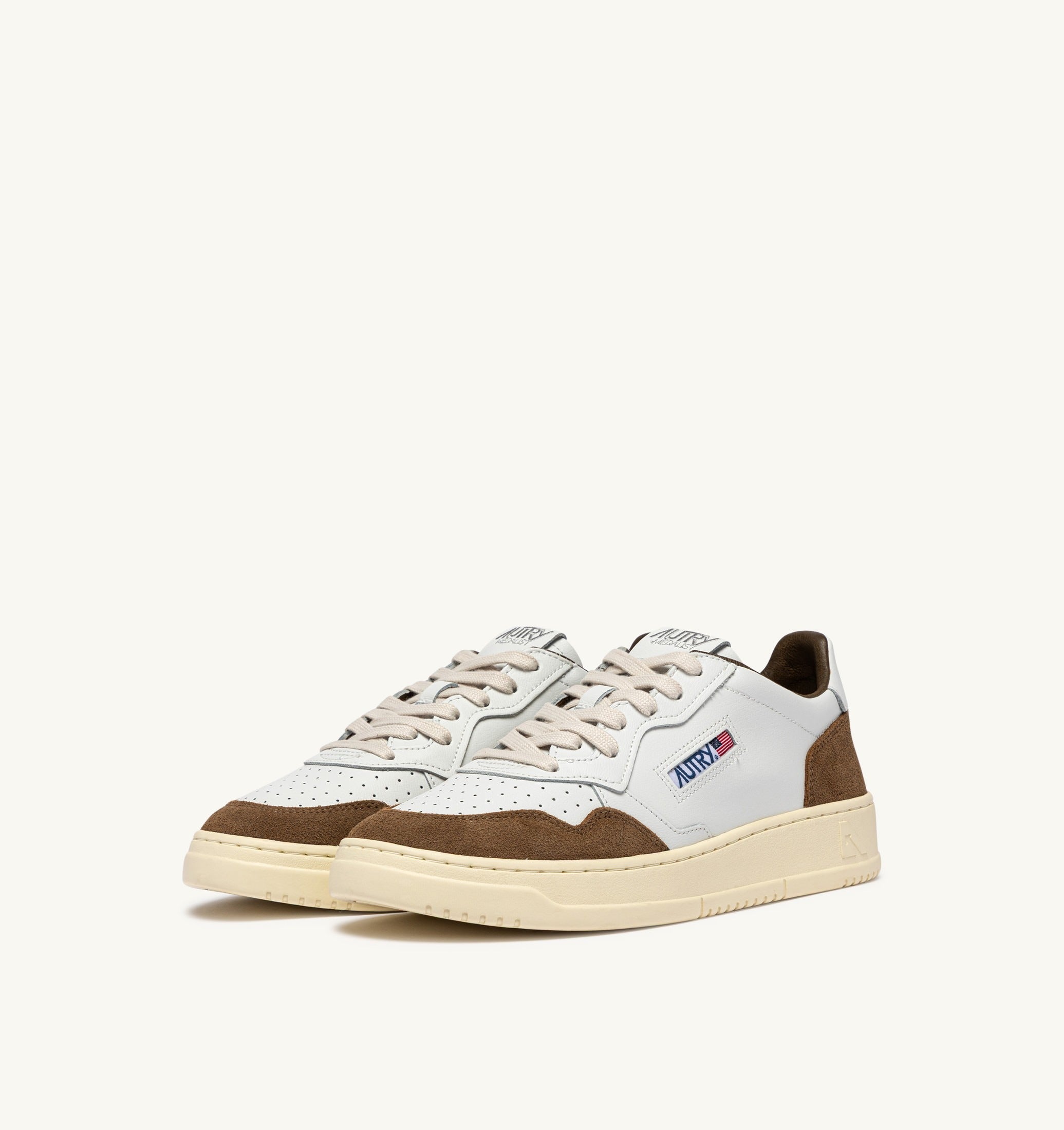 AUTRY SNEAKERS<BR/>SNEAKERS MEDALIST LOW IN PELLE BIANCA E SUEDE TABACCO AULM FT17 AUTRY ACTION SHOES 