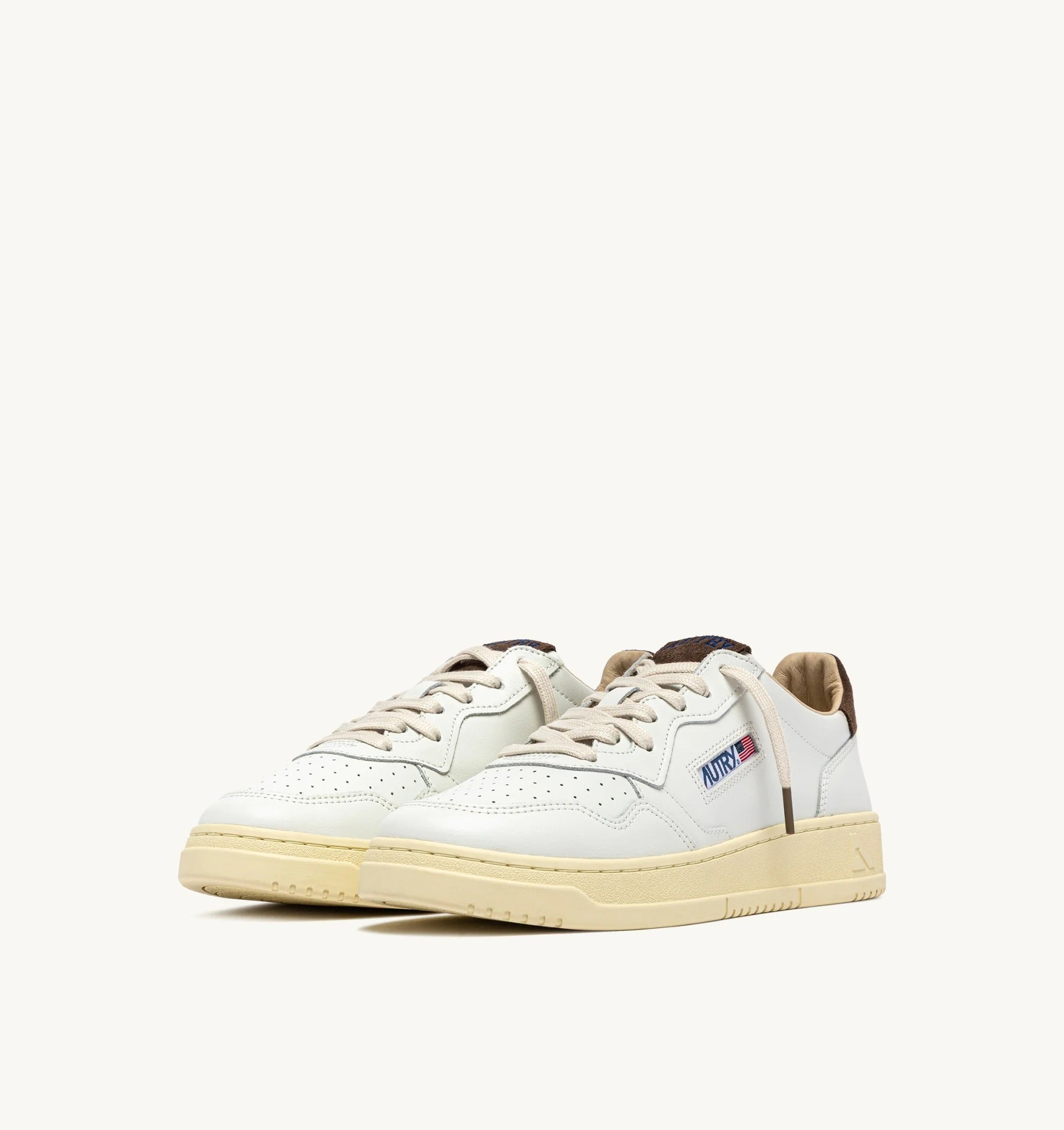 AUTRY SNEAKERS<BR/>SNEAKERS MEDALIST LOW IN PELLE BIANCA E SUEDE CHOCOLATE CHIP AULM HJ03 AUTRY ACTION SHOES 