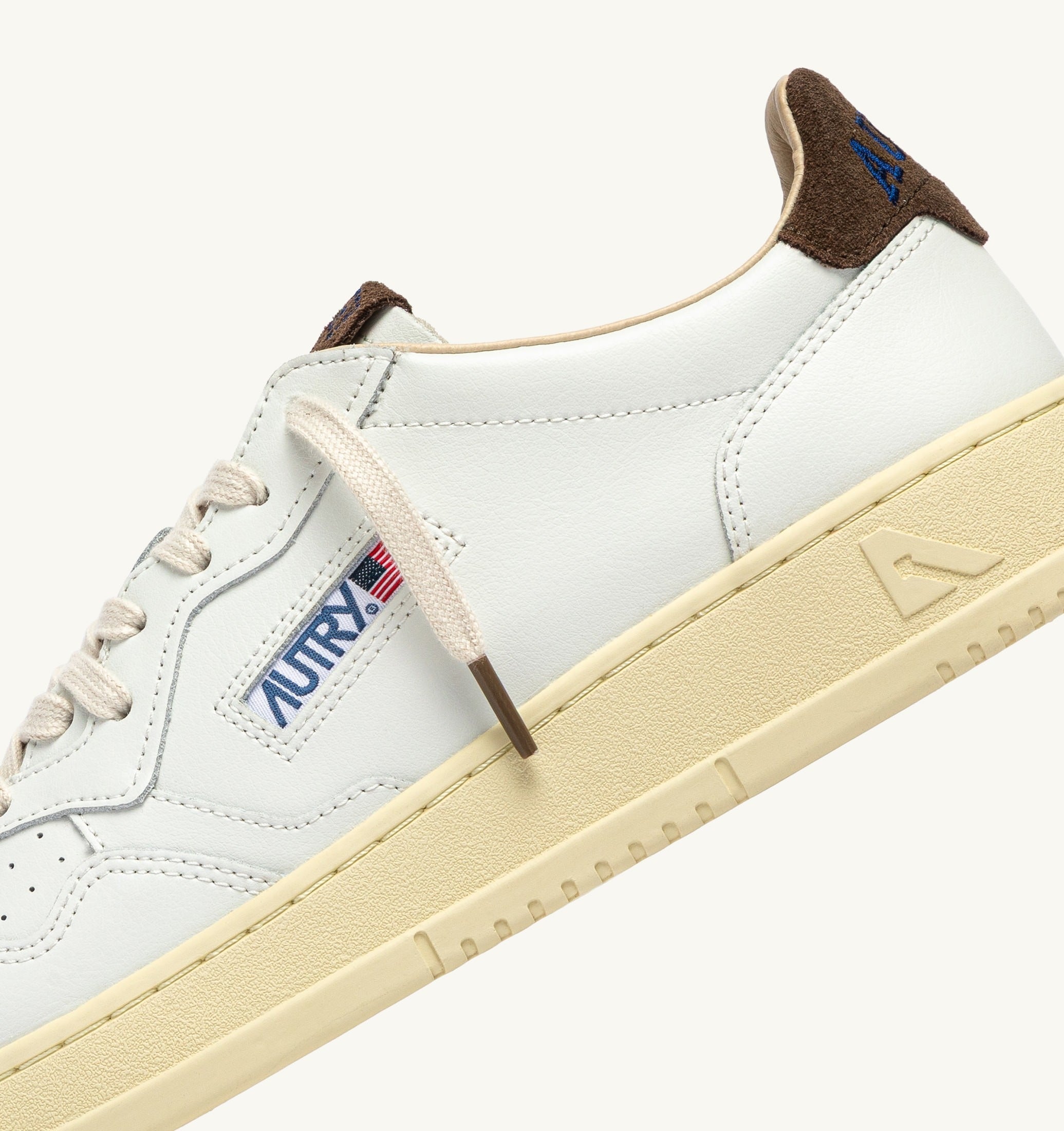 AUTRY SNEAKERS<BR/>SNEAKERS MEDALIST LOW IN PELLE BIANCA E SUEDE CHOCOLATE CHIP AULM HJ03 AUTRY ACTION SHOES 