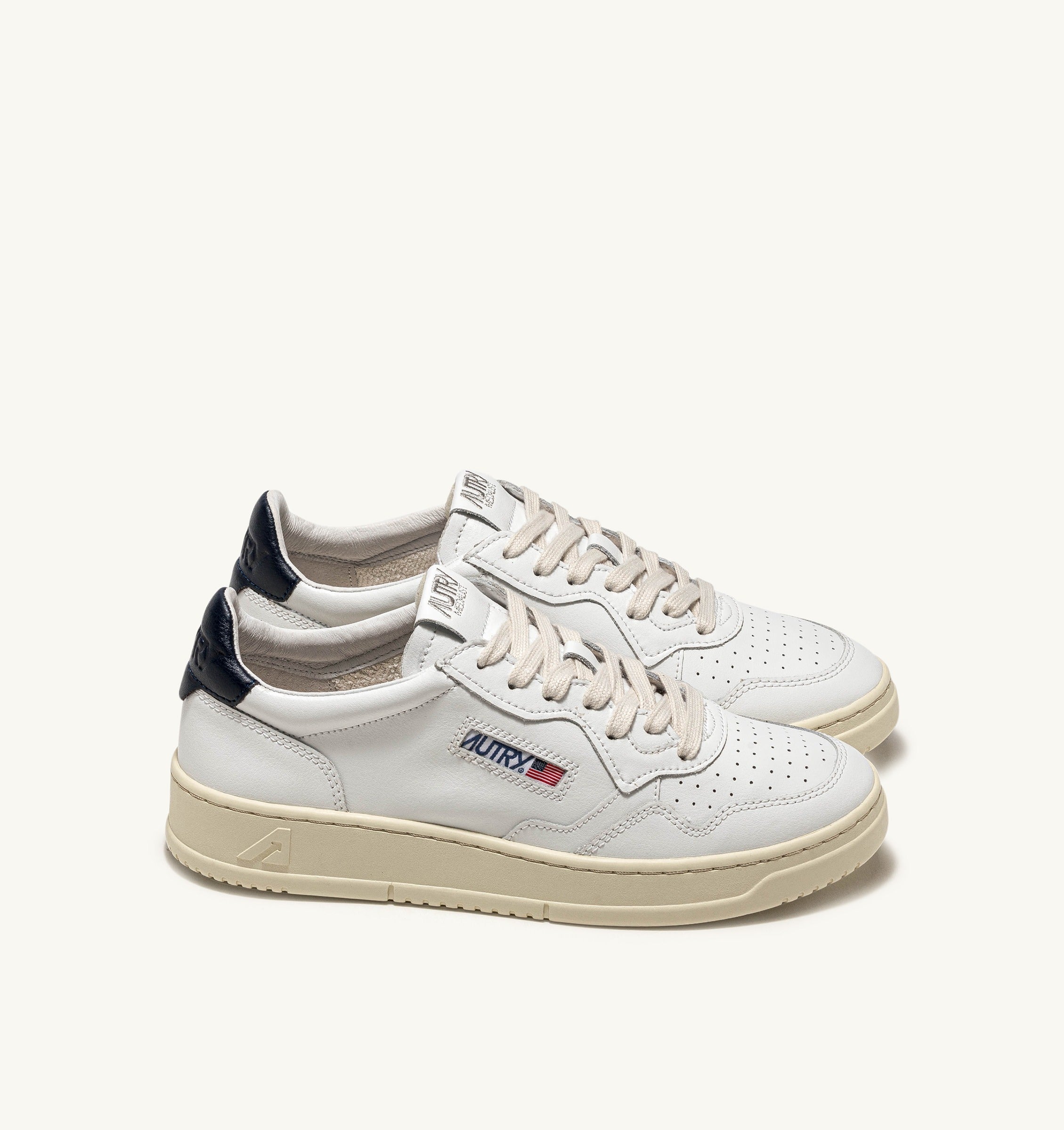 AUTRY SNEAKERS<BR/>SNEAKERS MEDALIST LOW IN PELLE BIANCA E SPACE AULM LL12 AUTRY ACTION SHOES 