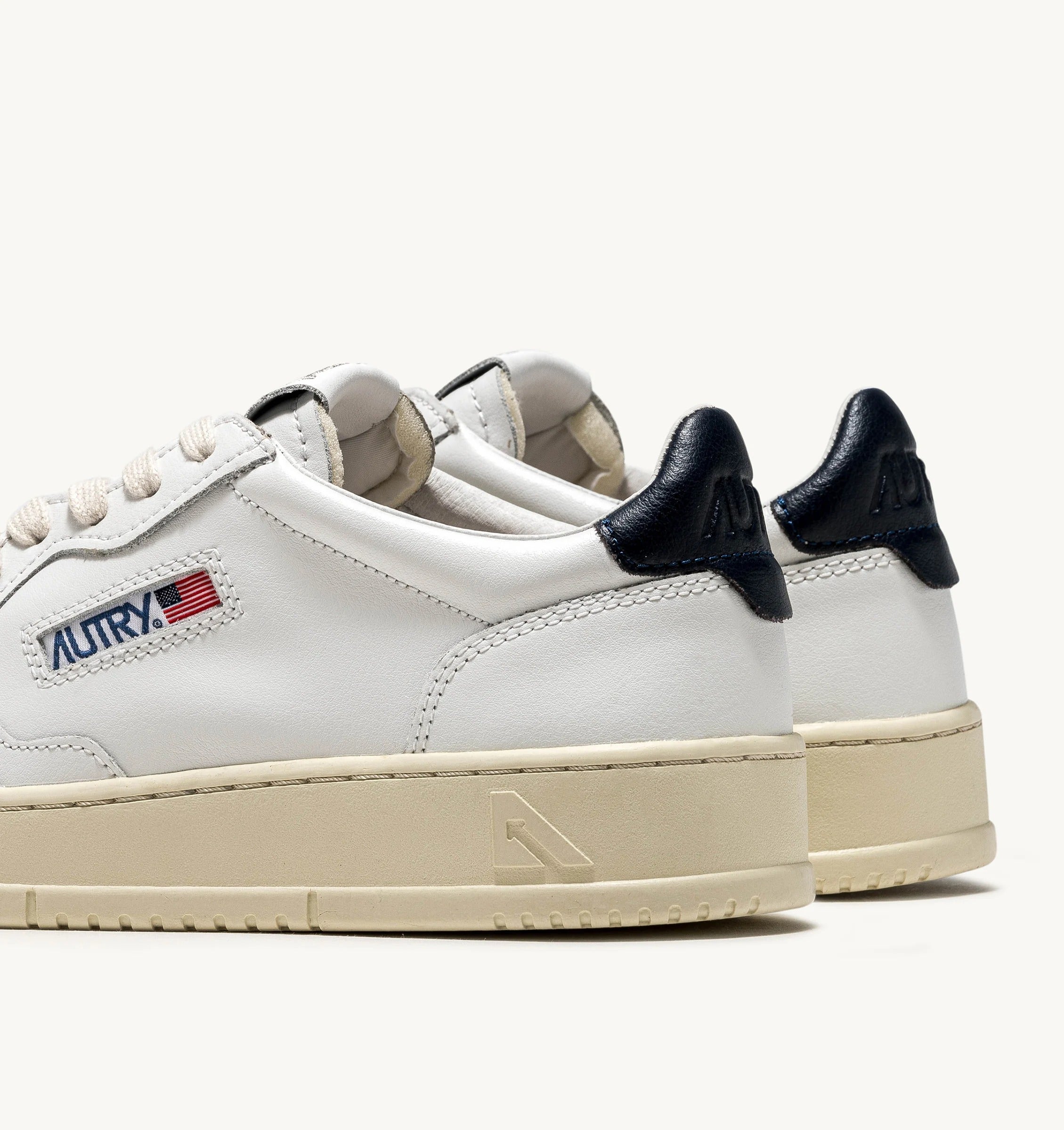 AUTRY SNEAKERS<BR/>SNEAKERS MEDALIST LOW IN PELLE BIANCA E SPACE AULM LL12 AUTRY ACTION SHOES 