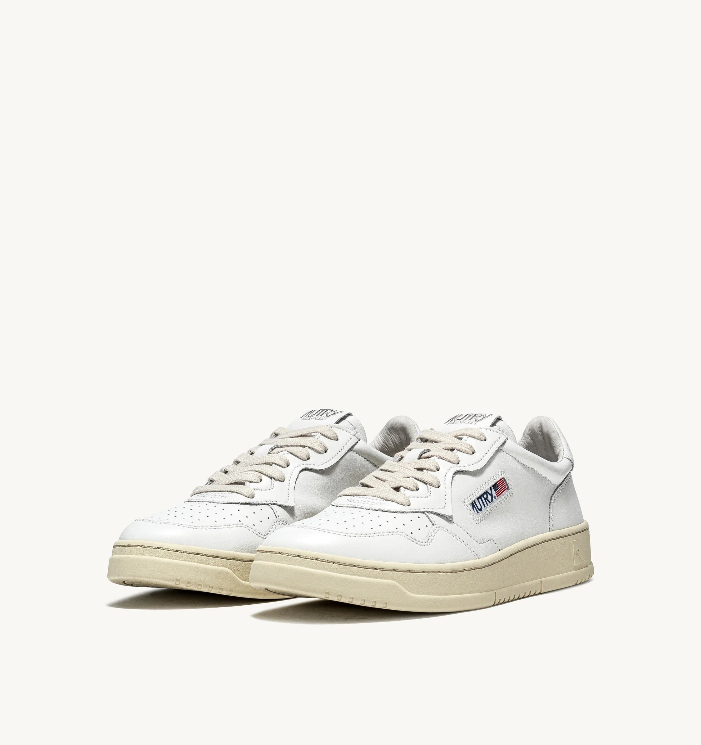 AUTRY SNEAKERS<BR/>SNEAKERS MEDALIST LOW IN PELLE BIANCA AULM LL15 AUTRY ACTION SHOES 