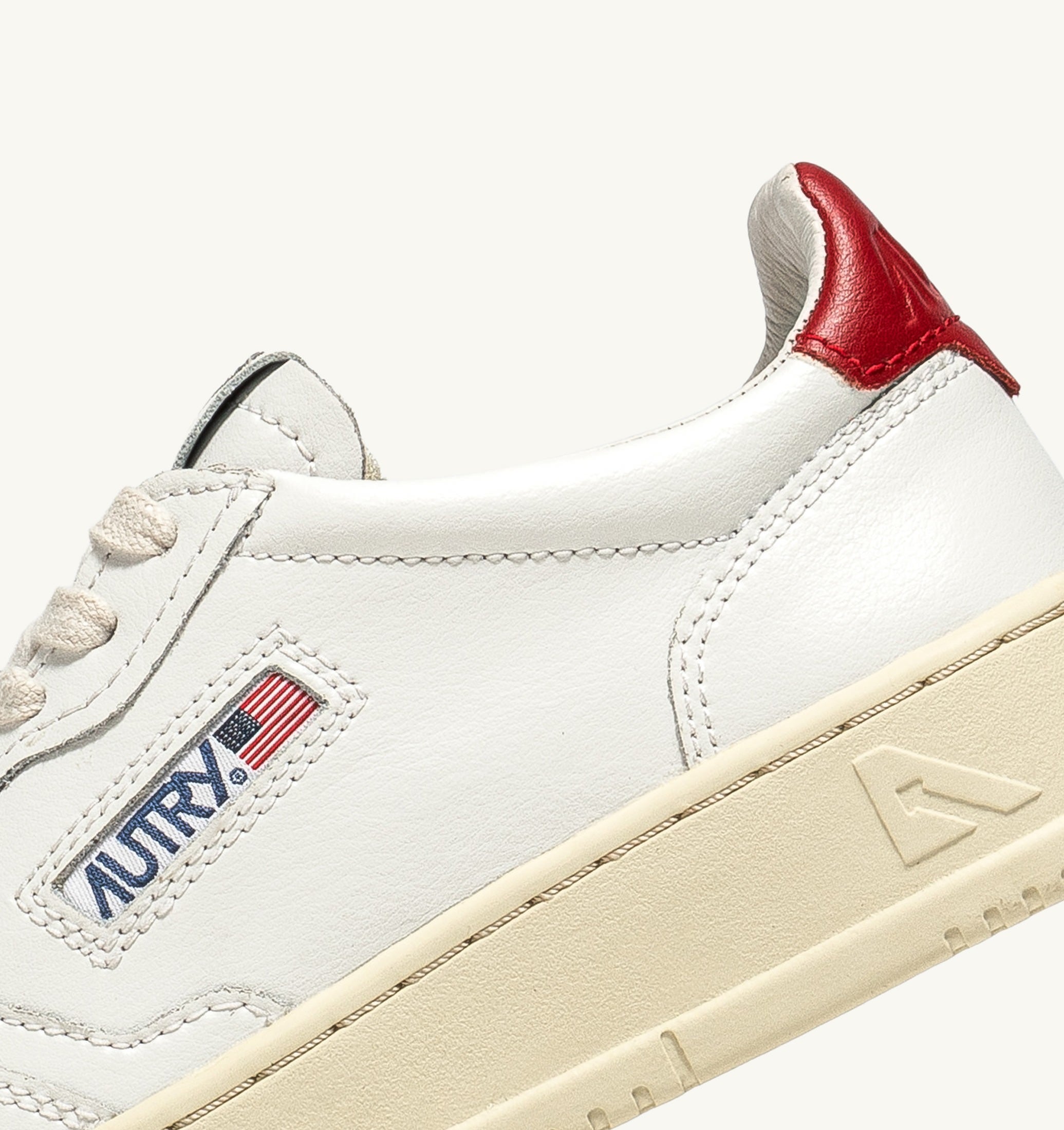 AUTRY SNEAKERS<BR/>SNEAKERS MEDALIST LOW IN PELLE BIANCA E ROSSA AULM LL21 AUTRY ACTION SHOES 