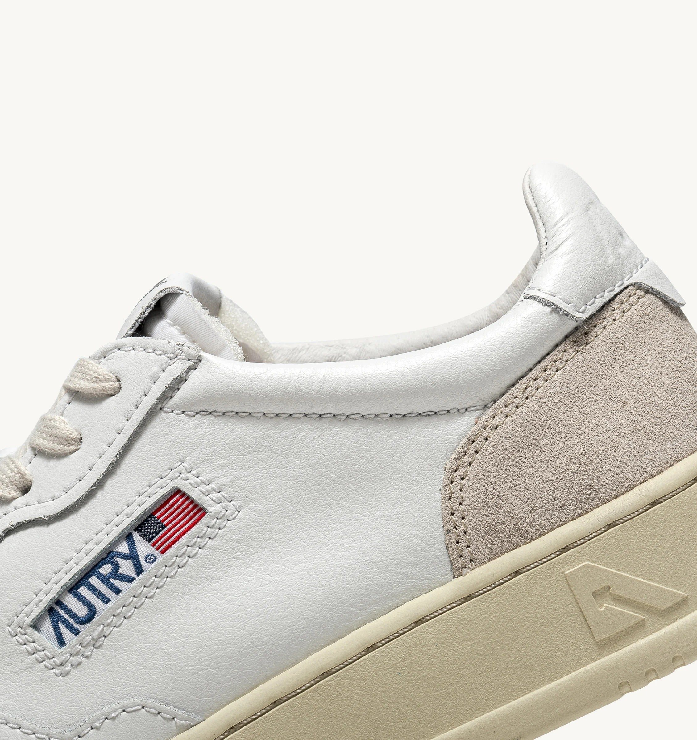 AUTRY SNEAKERS<BR/>SNEAKERS MEDALIST LOW IN PELLE BIANCA E SUEDE BEIGE AULM LS33 AUTRY ACTION SHOES 
