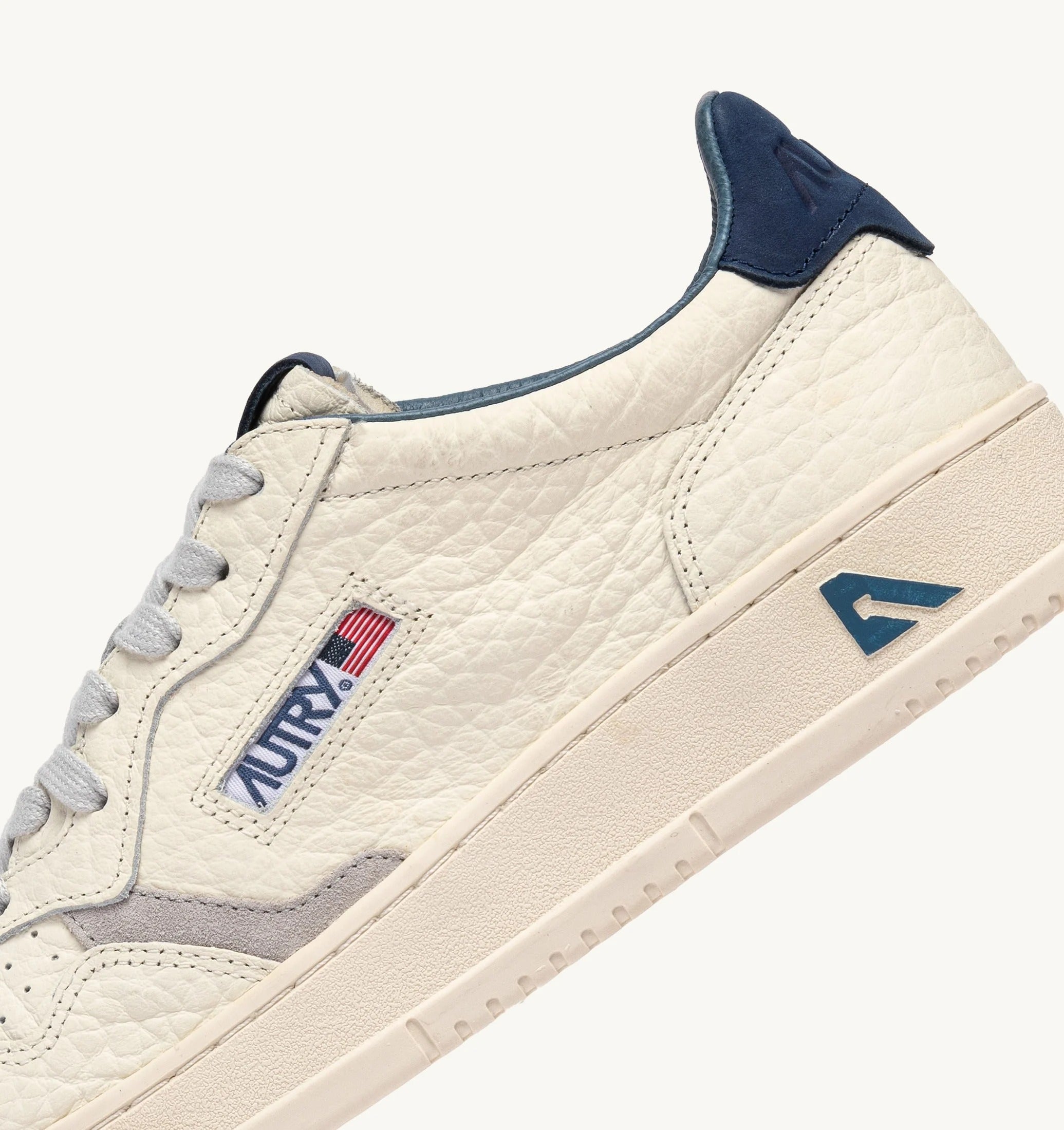 AUTRY SNEAKERS<BR/>SNEAKERS MEDALIST LOW IN PELLE BLUE DEPTHS E VAPOR AULM NE20 AUTRY ACTION SHOES 
