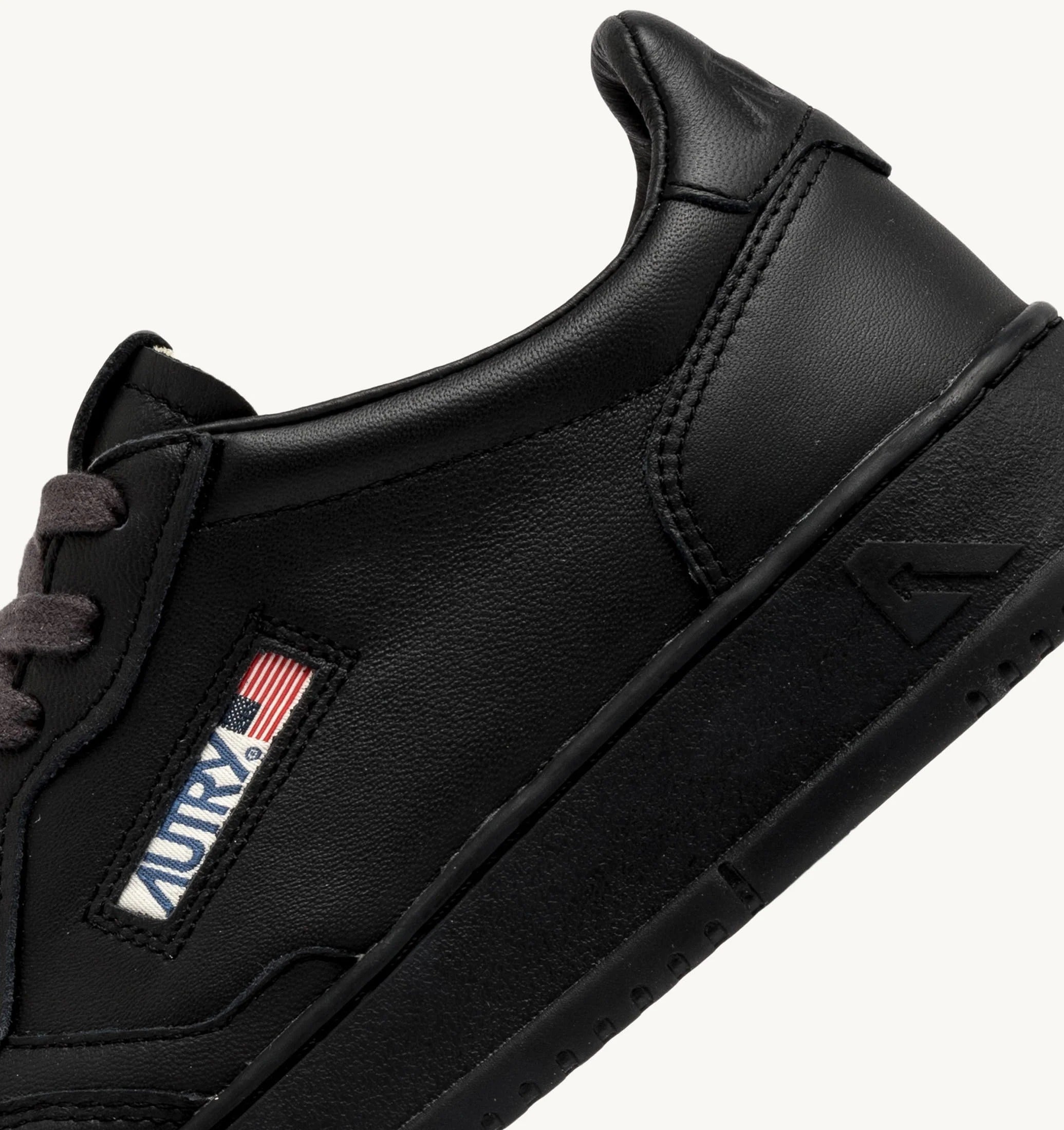 AUTRY SNEAKERS<BR/>SNEAKERS MEDALIST LOW IN PELLE METEORITE AULM SG16 AUTRY ACTION SHOES 