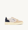 AUTRY SNEAKERSSNEAKERS MEDALIST LOW TRICOLOR IN SUEDE BIANCO SAND E BLUE SPACE