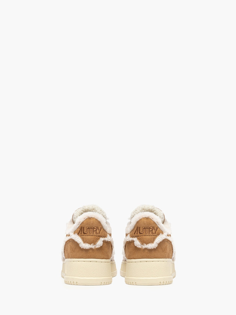 AUTRY Sneakers Medalist in pelle scamosciata cammello AULW GX01 AUTRY ACTION SHOES 