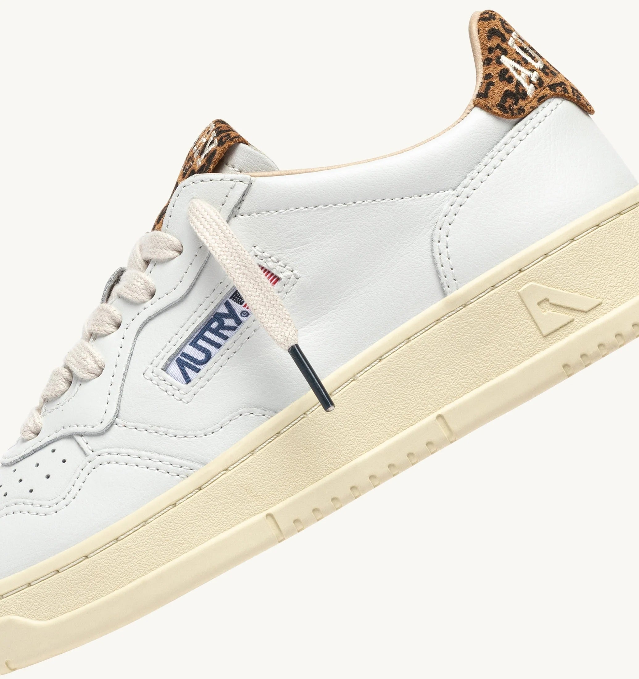 AUTRY SNEAKERS<BR/>SNEAKERS MEDALIST LOW IN PELLE BIANCA E SUEDE LEOPARD AULW HJ02 AUTRY ACTION SHOES 