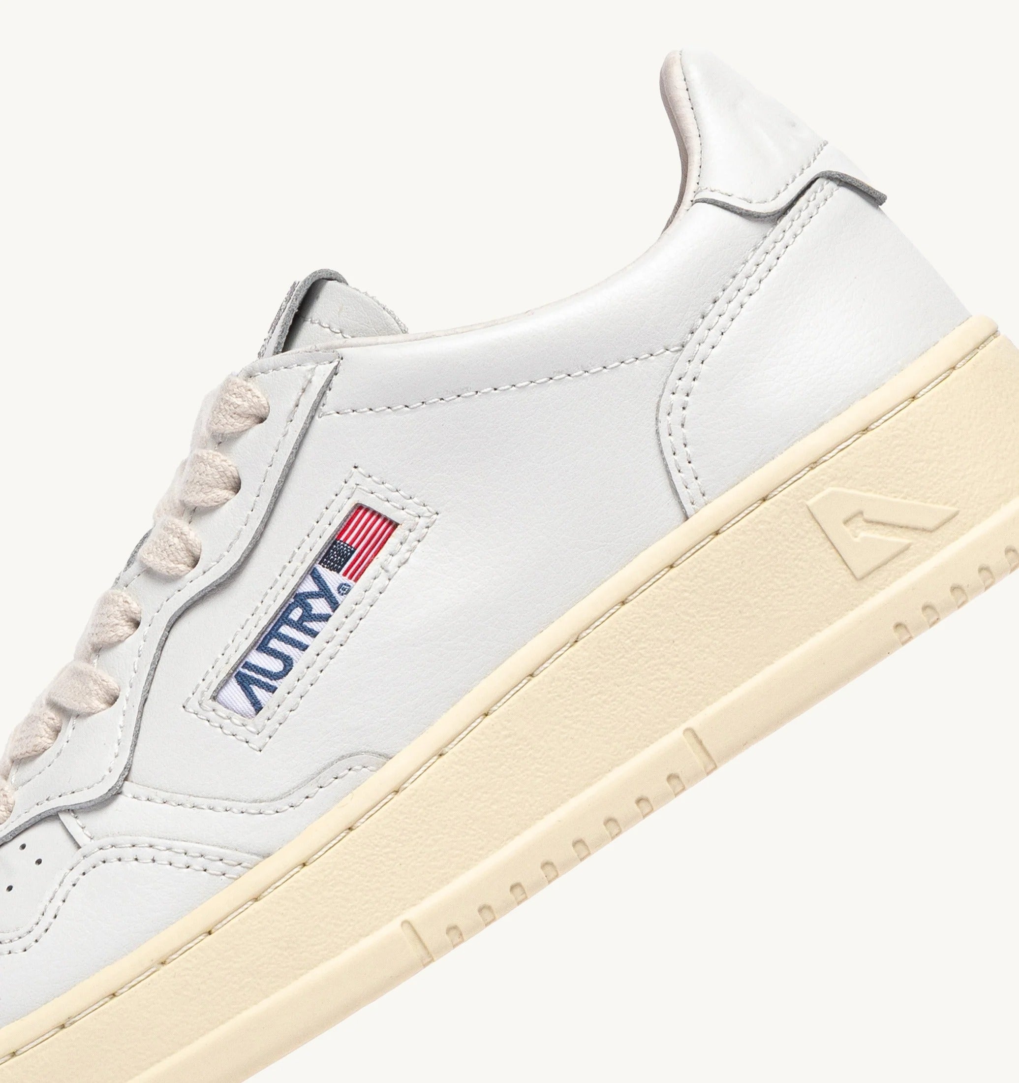 AUTRY SNEAKERS<BR/>SNEAKERS MEDALIST LOW IN PELLE BIANCA AULW LL15 AUTRY ACTION SHOES 