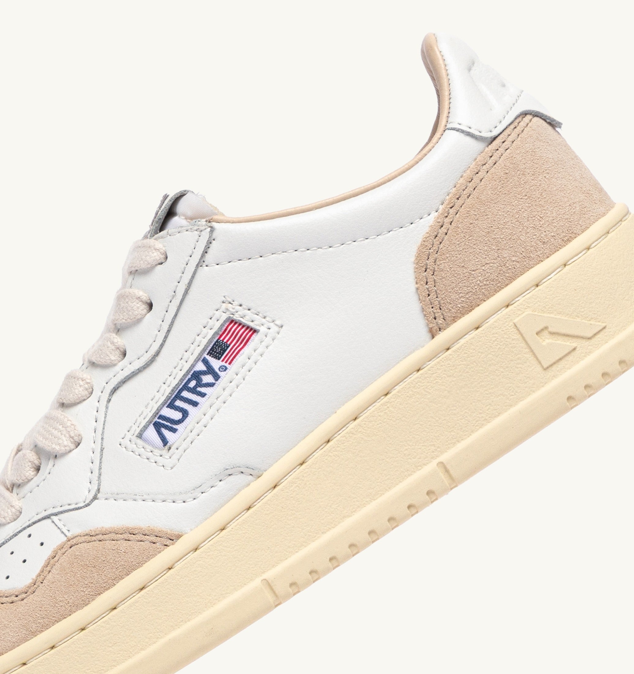 AUTRY SNEAKERS<BR/>SNEAKERS MEDALIST LOW IN PELLE BIANCA E SUEDE BEIGE AULW LS33 AUTRY ACTION SHOES 