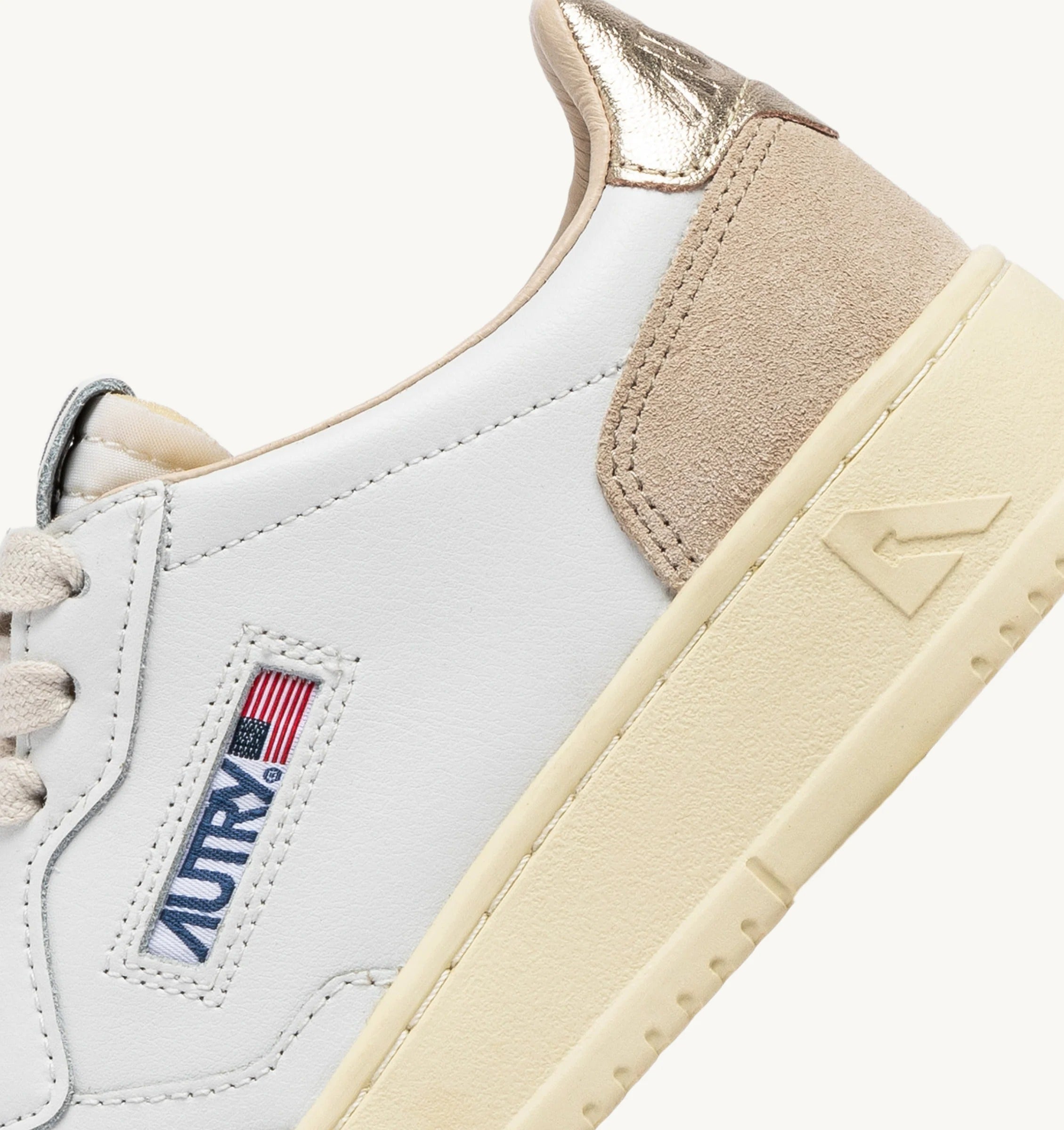 AUTRY SNEAKERS<BR/>SNEAKERS MEDALIST LOW IN PELLE E SUEDE BIANCA E ORO AULW LS75 AUTRY ACTION SHOES 